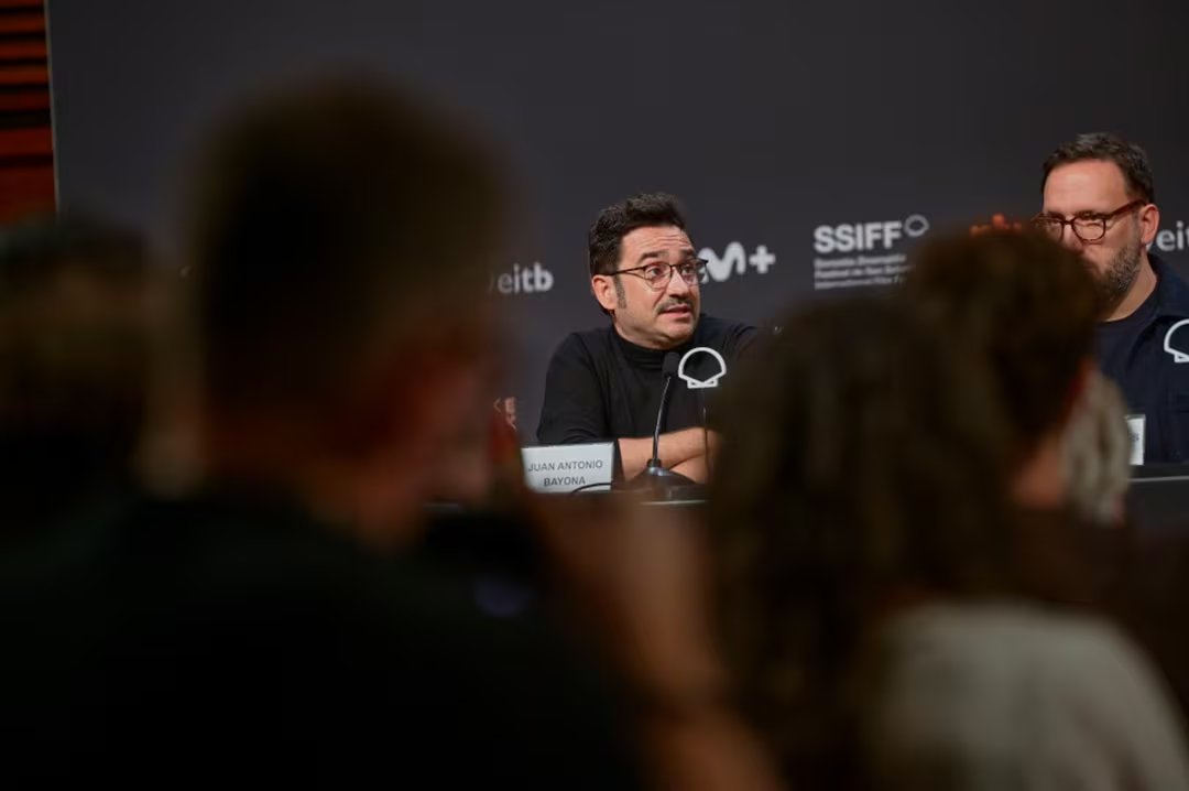 El director J.A. Bayona señaló que el paso del tiempo y el cambio generacional permitieron el acercamiento entre ambas partes