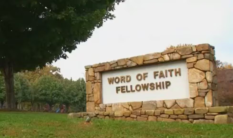 La iglesia Word of Faith Fellowship rechazó las acusaciones y amparó sus prácticas de disciplina en la libertad religiosa (WSPA 7 News)
