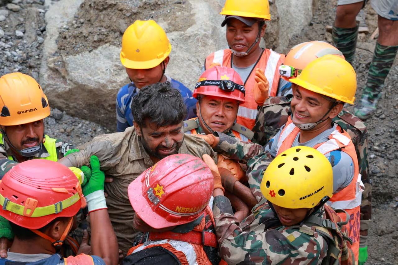 El trabajador contó que repitió el mantra “Hare Krishna” durante los días que permaneció aislado bajo tierra.
Army/Handout via REUTERS