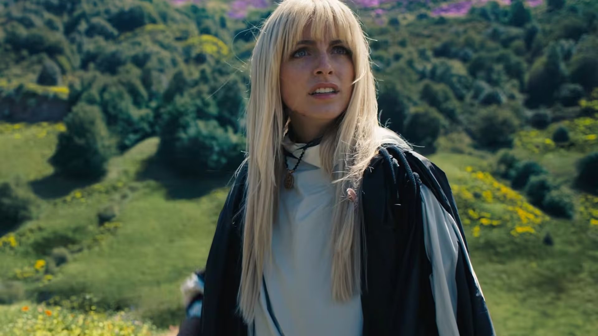 Mckenna Grace interpreta a Maysilee Donner, una de las tributos que acompaña a Haymitch en los Juegos. (Captura de tráiler oficial)