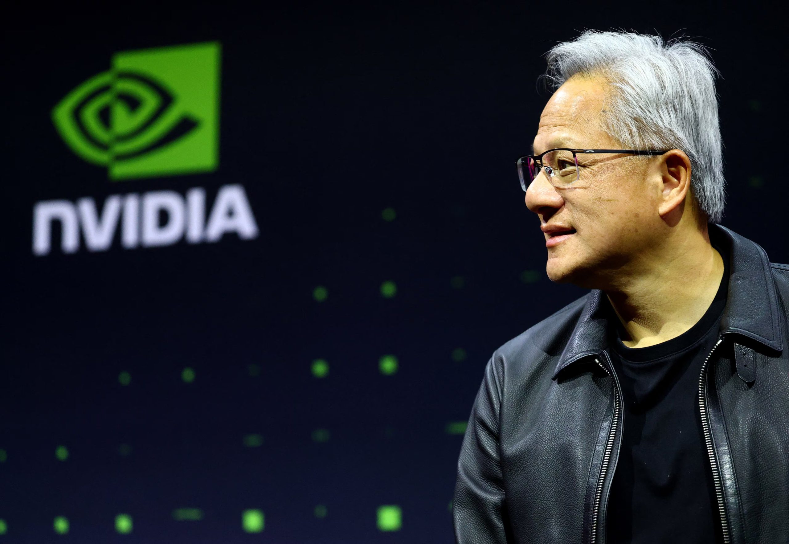 Jensen Huang, consejero delegado de Nvidia, sostuvo que la autonomía creciente de los agentes de IA requerirá controles externos como los propuestos por la compañía. (Reuters)