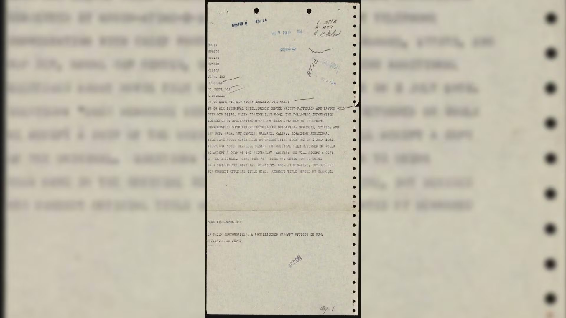 Un documento de la Fuerza Aérea de Estados Unidos fechado en febrero de 1953 registra comunicaciones sobre el Proyecto Libro Azul y una filmación de 1952. (Departamento de Guerra)