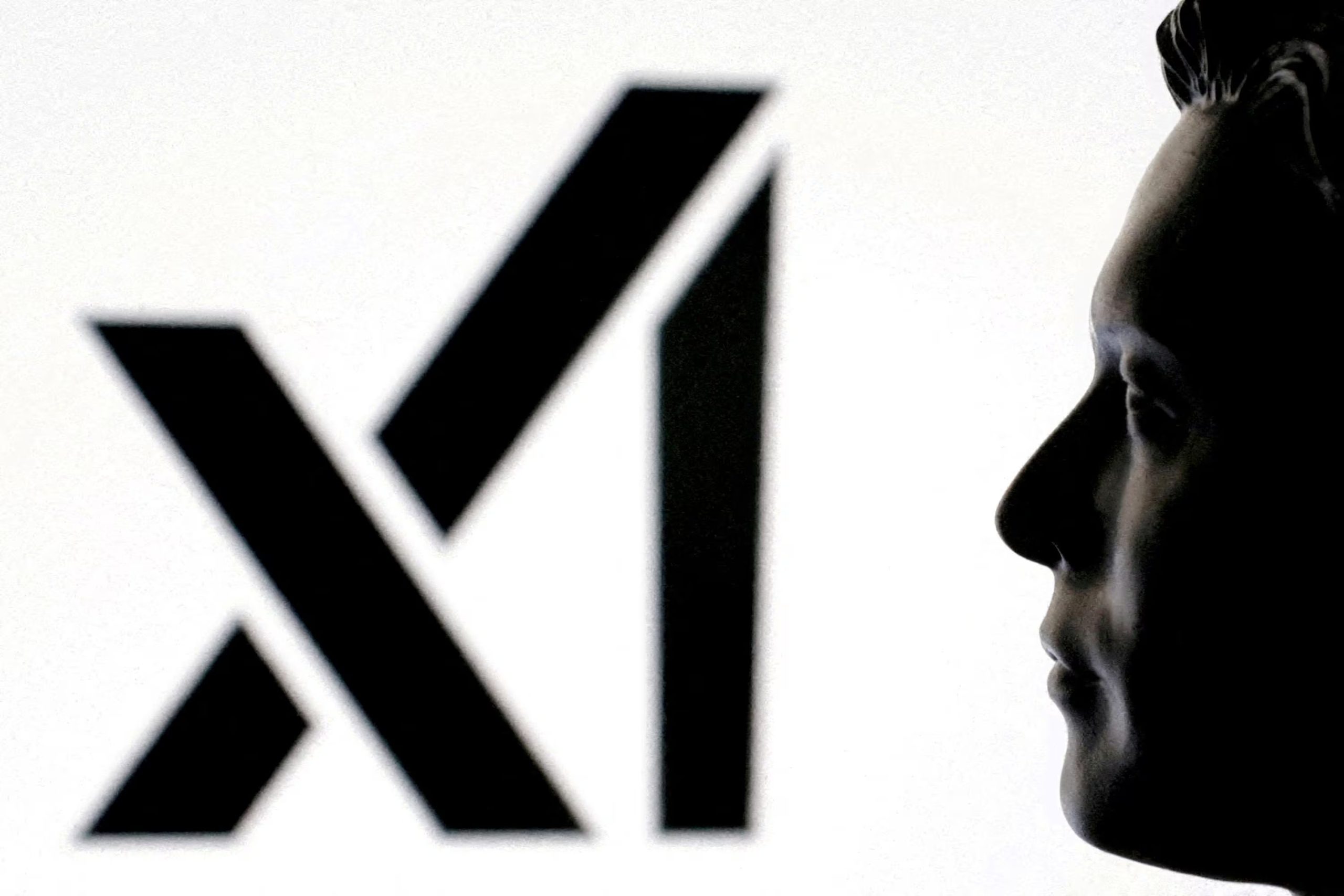 La demanda de xAI sostiene que, sin el acuerdo con OpenAI, Grok habría sido integrado en Apple Intelligence y habría beneficiado a X como superaplicación. (Reuters)