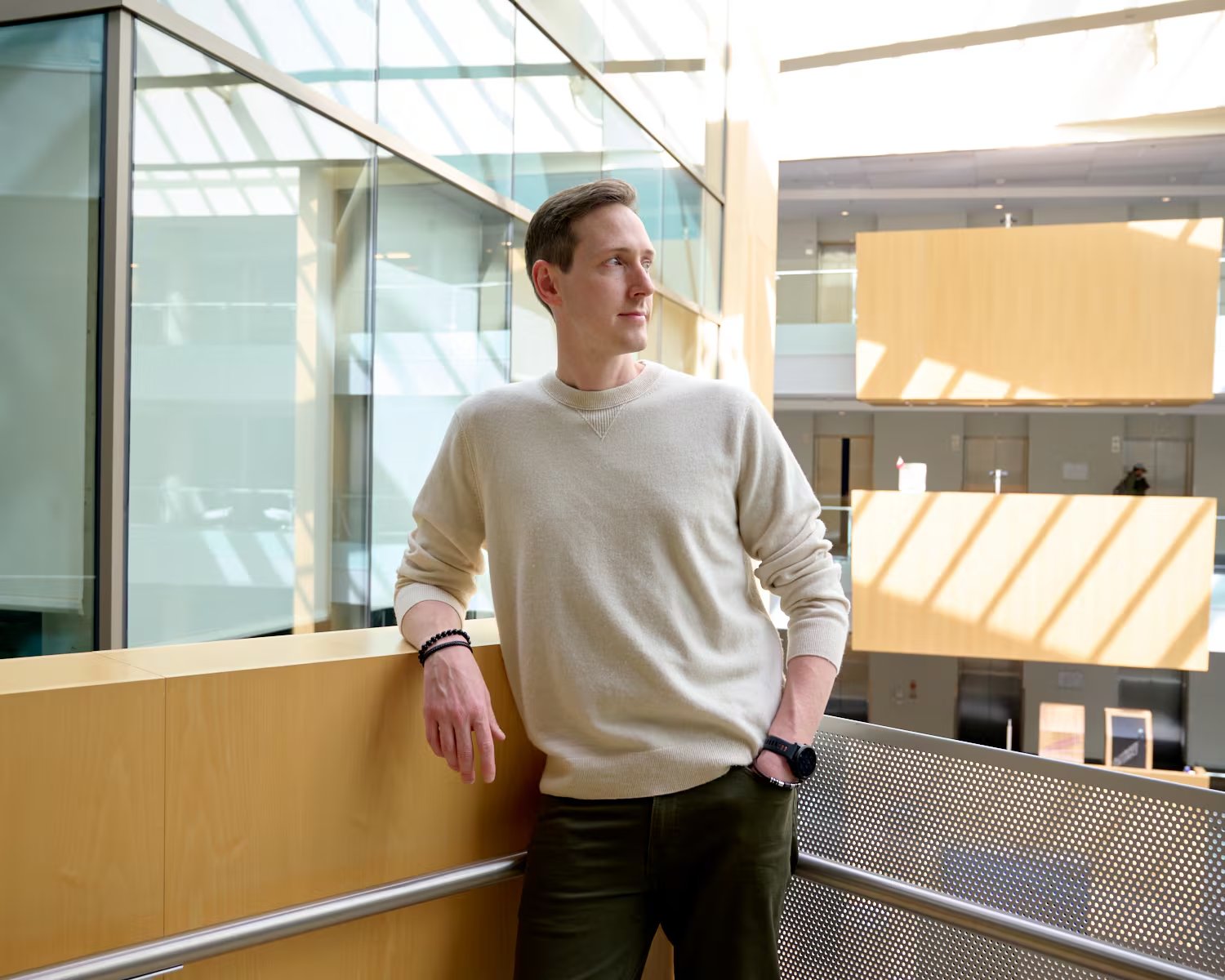El investigador de inteligencia artificial Sébastien Bubeck, en Seattle, el 8 de mayo de 2023. OpenAI anunció el 8 de septiembre de 2026 que su tecnología de inteligencia artificial más reciente había resuelto uno de los «Problemas del Milenio», una serie de importantes cuestiones matemáticas aún sin respuesta. Bubeck calificó la solución como una «culminación espectacular de la trayectoria que hemos observado en los últimos doce meses» (Meron Tekie Menghistab/The New York Times)