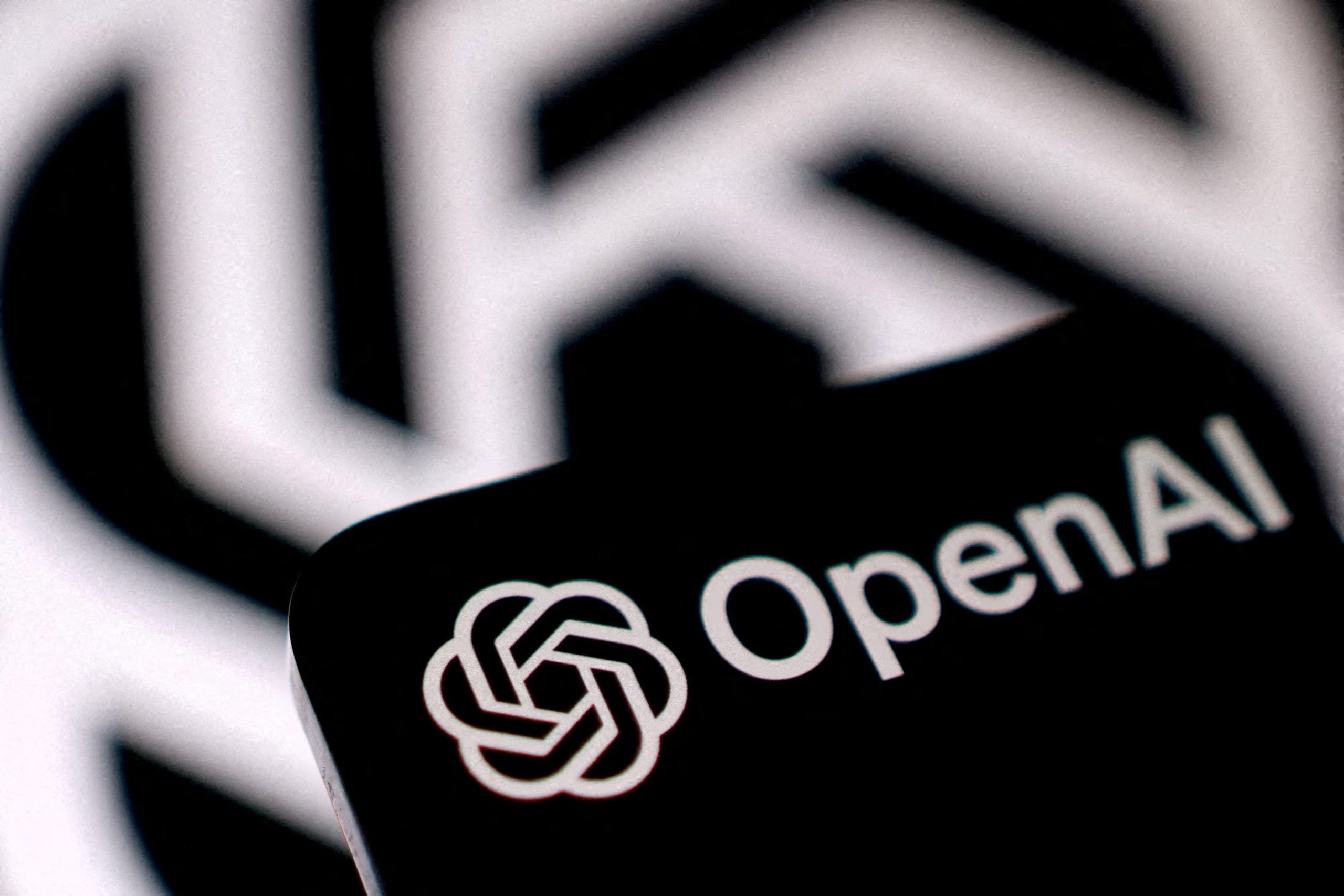 La reorganización de OpenAI en 2026 incluyó la salida de al menos 14 altos cargos y una integración más estrecha entre seguridad e investigación, en medio de su foco en herramientas para empresas. REUTERS/Dado Ruvic/Illustration/File Photo