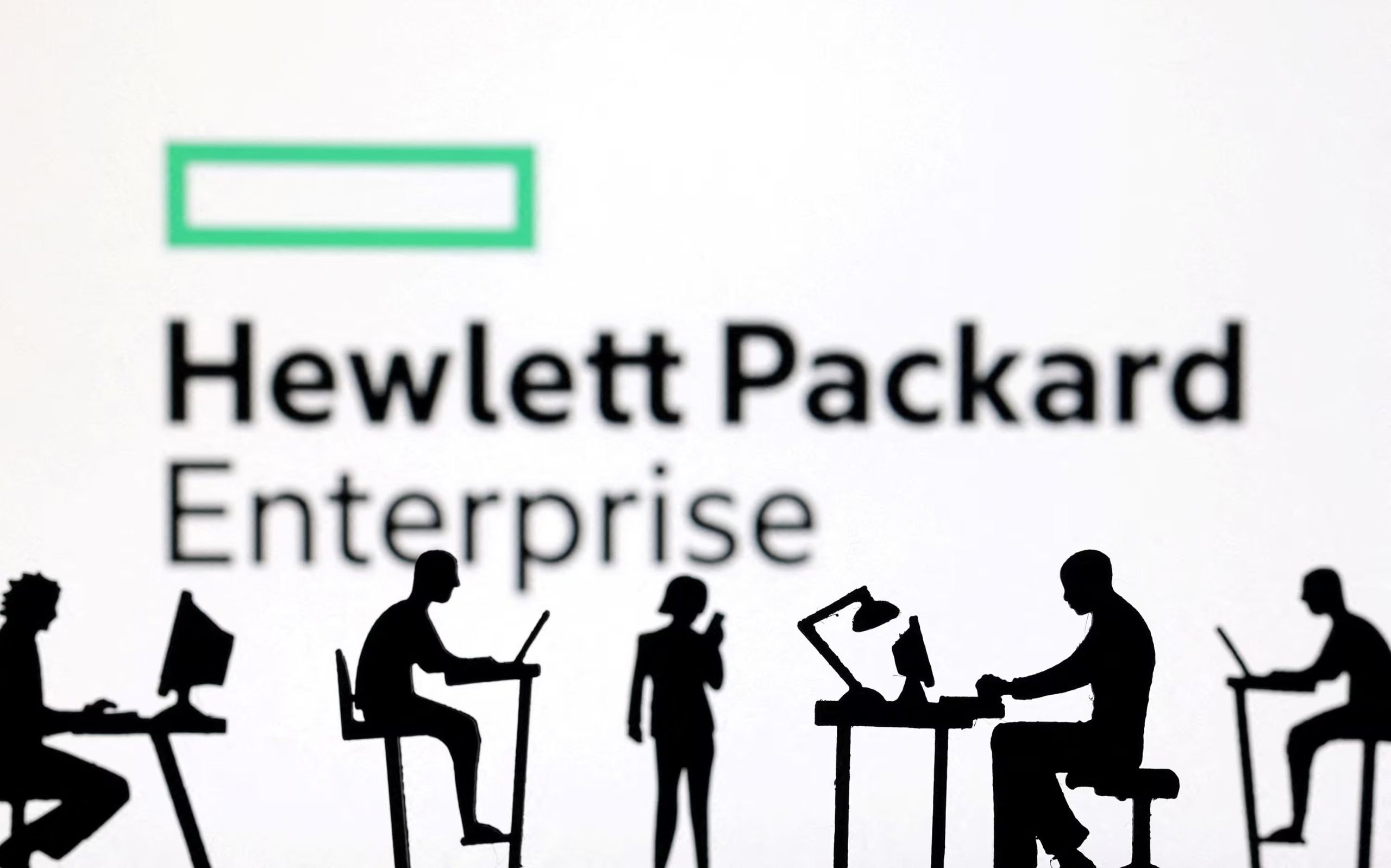 HPE se viene beneficiando del actual auge por la construcción de centro de datos para IA. REUTERS/Dado Ruvic/Illustration/File Photo