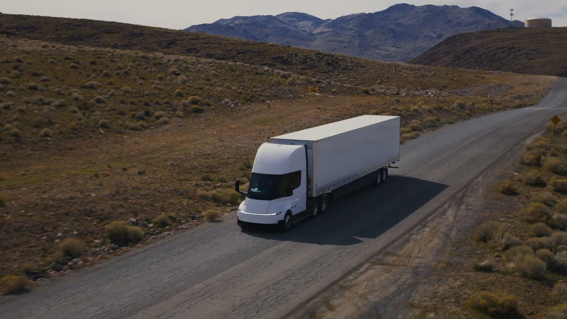 El Tesla Semi logró en lo que va de 2026, una utilización del 98% del tiempo, un punto central para el transporte de cargas. (Tesla)