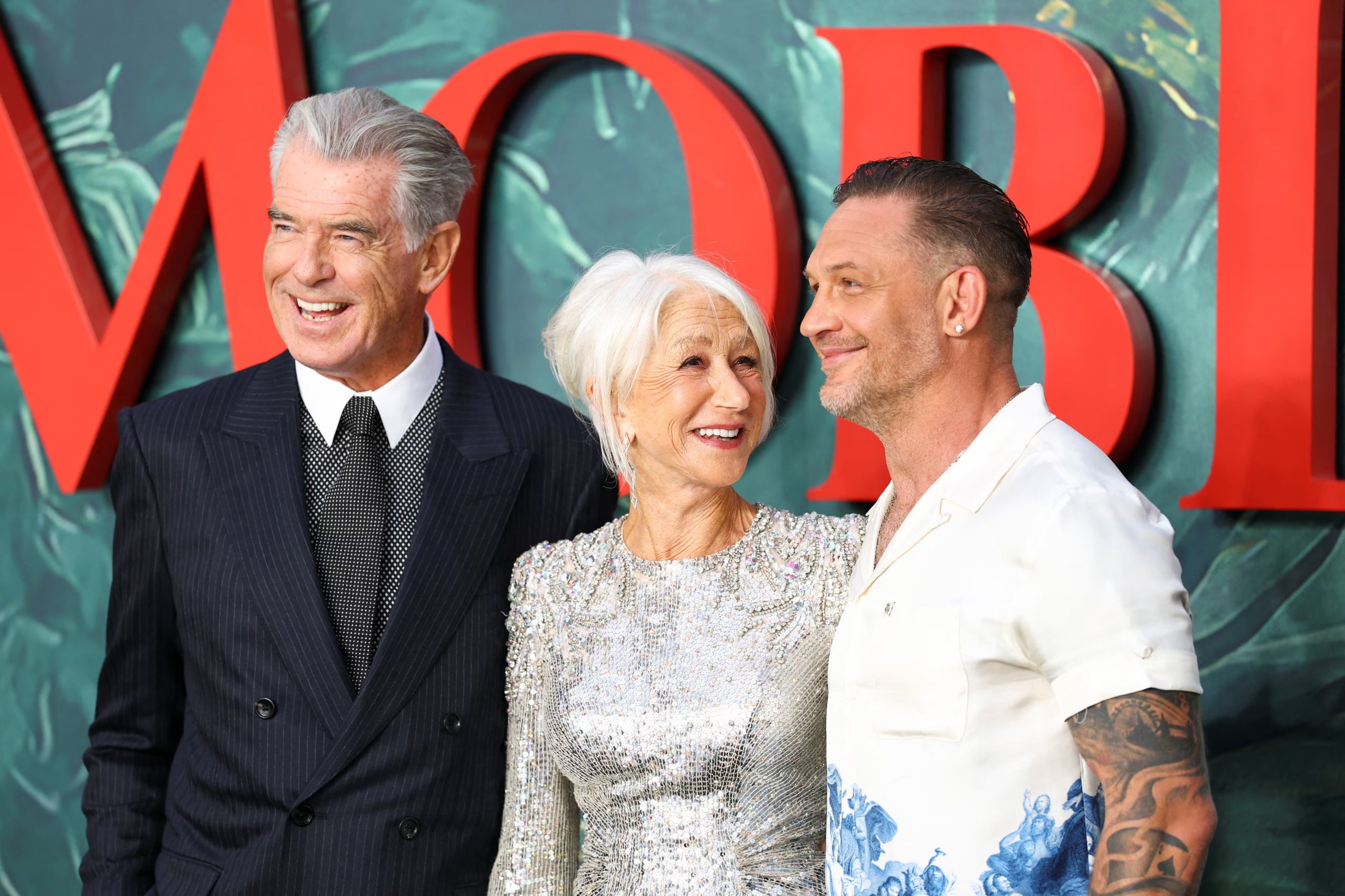 Brosnan describió al elenco de la serie como una familia unida pese a los rumores surgidos durante el rodaje (REUTERS/Hannah McKay)