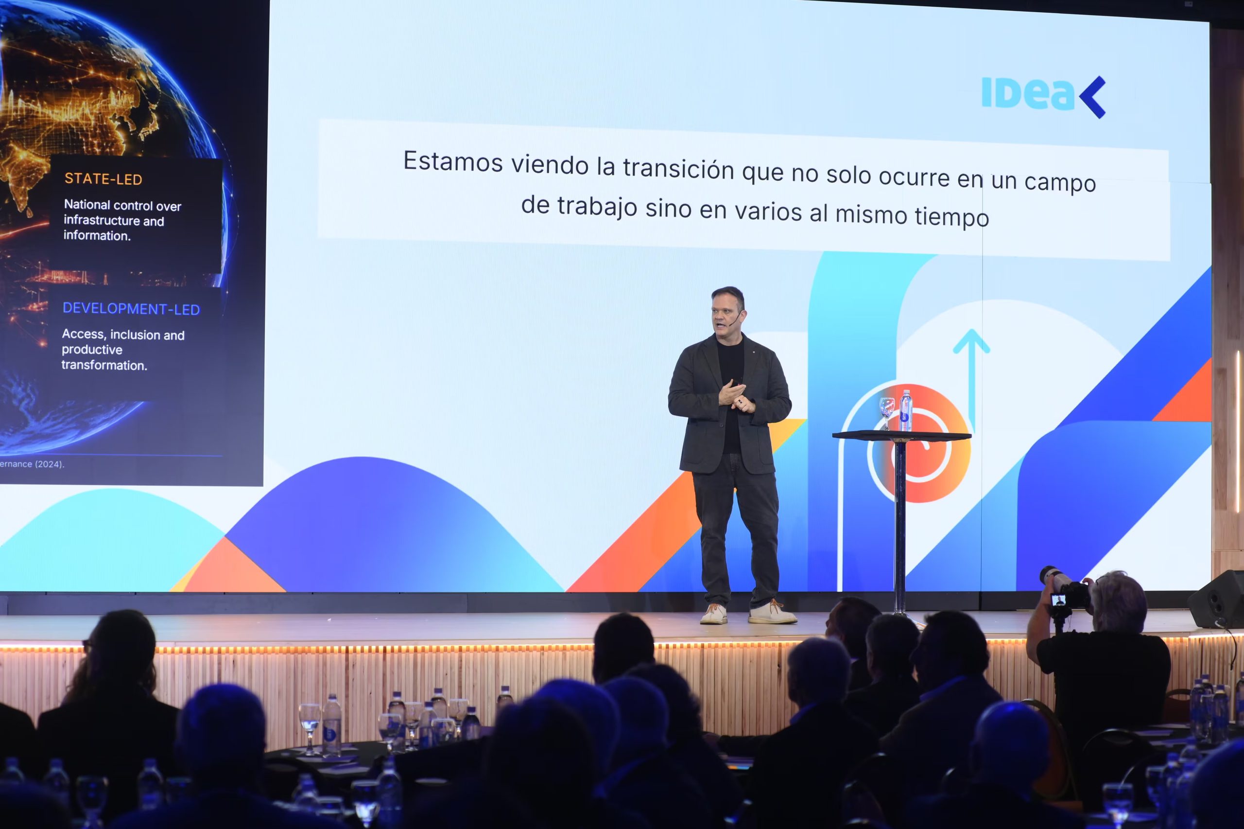El académico advirtió que la Argentina puede convertirse en colonia digital si no participa en el diseño de las reglas tecnológicas globales
Fuente IDEA
