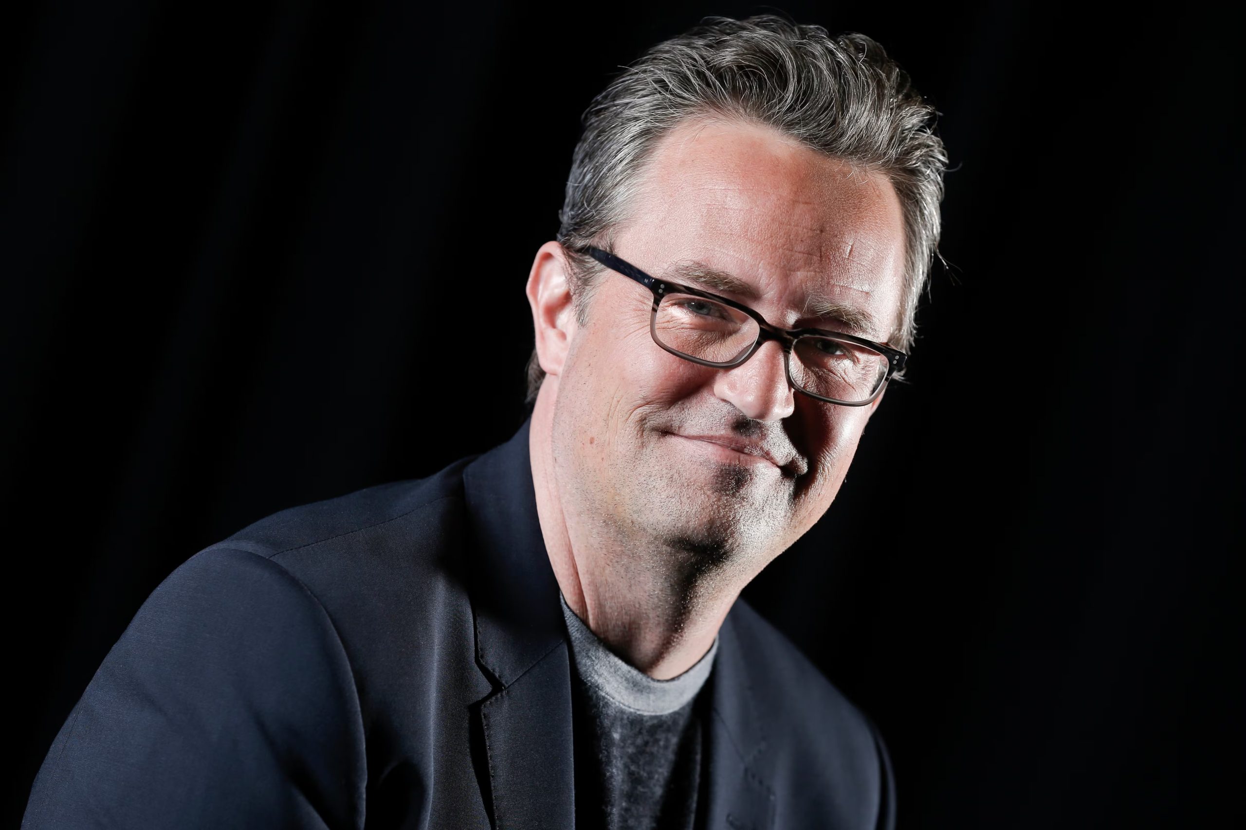 Matthew Perry murió en 2023 por los efectos agudos de la ketamina, según determinó la autopsia (Foto Brian Ach/Invision/AP)