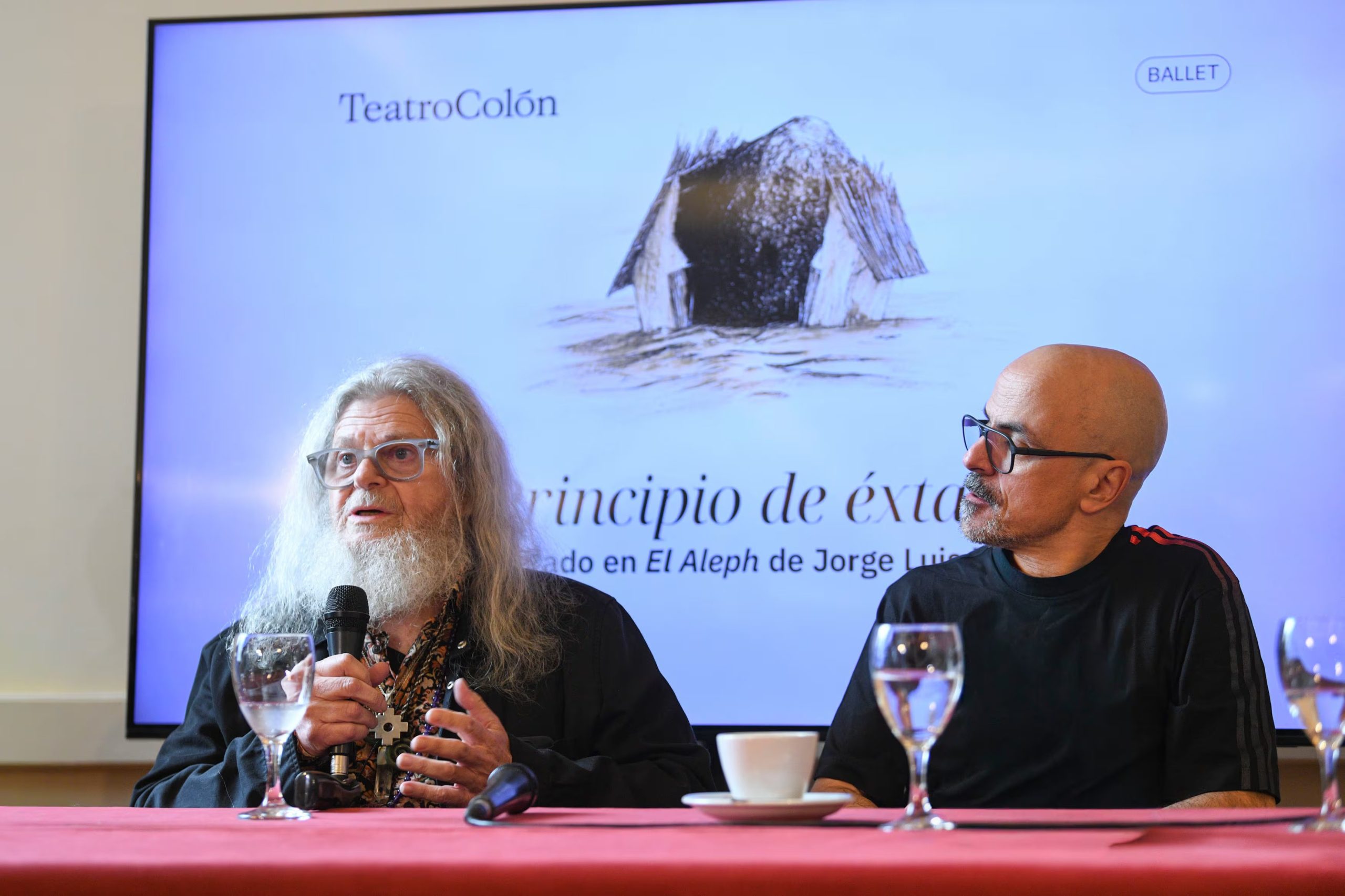 Gustavo Santaolalla dijo que “el universo borgiano es algo con lo cual me siento muy identificado