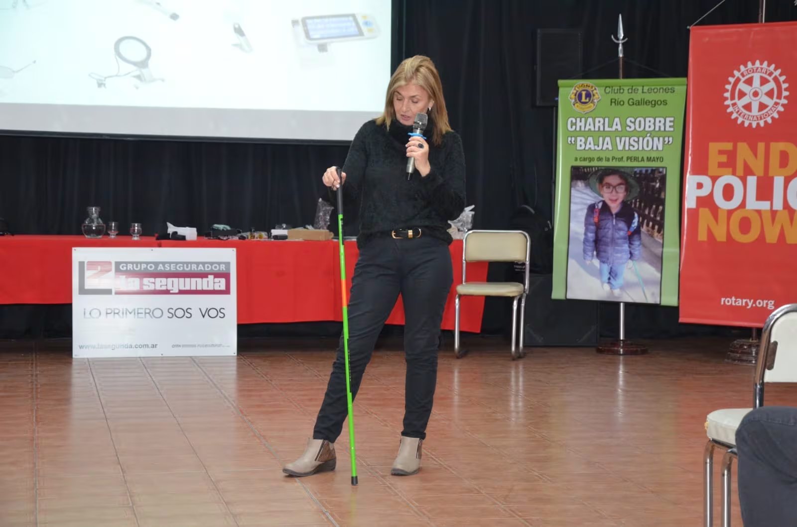 La profesora Perla Mayo desarrolló el bastón verde en Argentina como un instrumento de orientación y movilidad. (Gentileza: Perla Mayo)