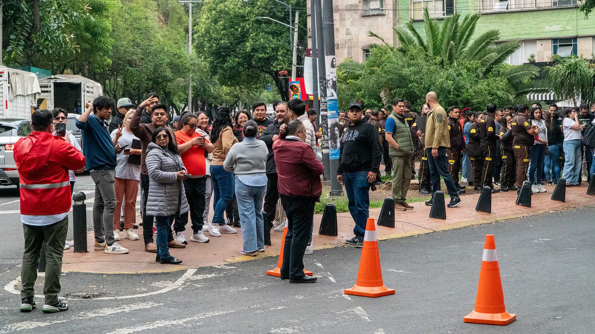 Capitalinos fueron sorprendidos porque no sonó la alerta sísmica. (Infobae/Jenifer Nava)S