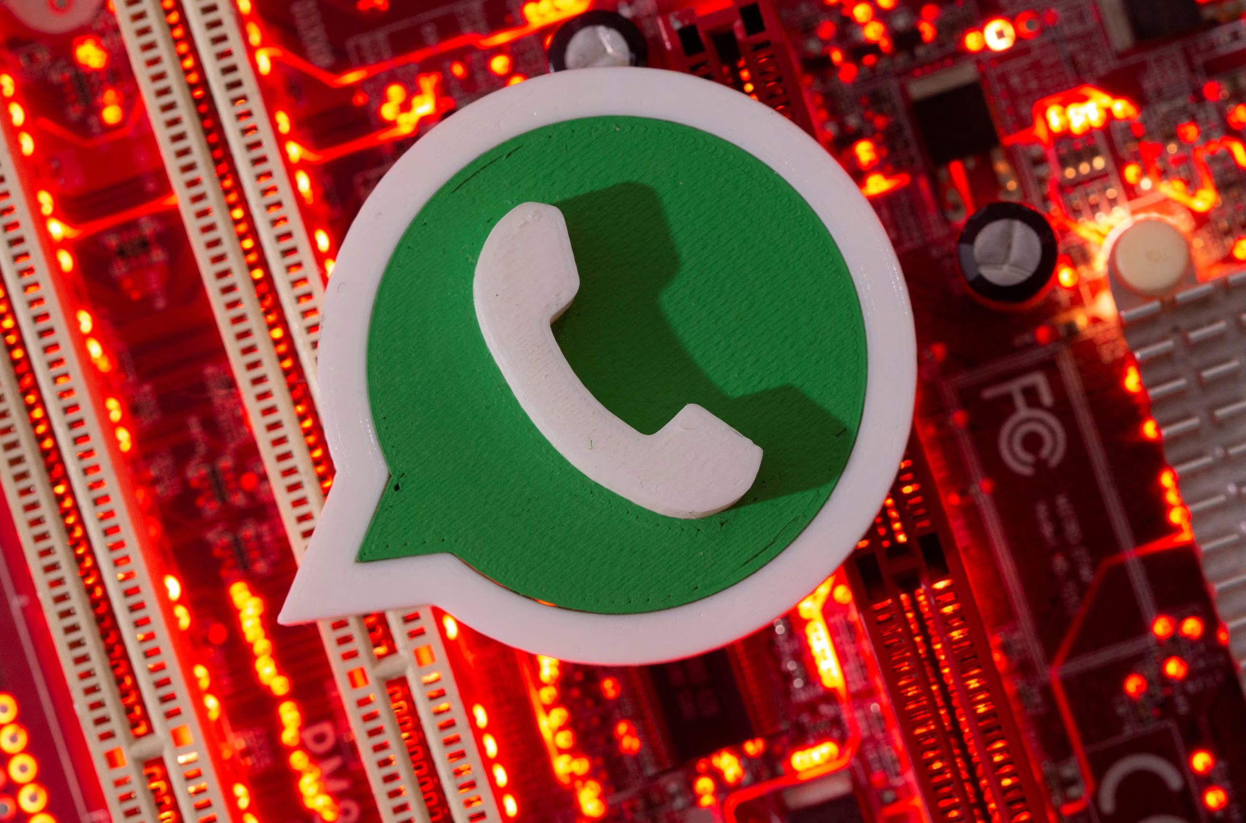 Las señales que revelan un acceso no autorizado a WhatsApp - REUTERS/Dado Ruvic/Illustration/File Photo