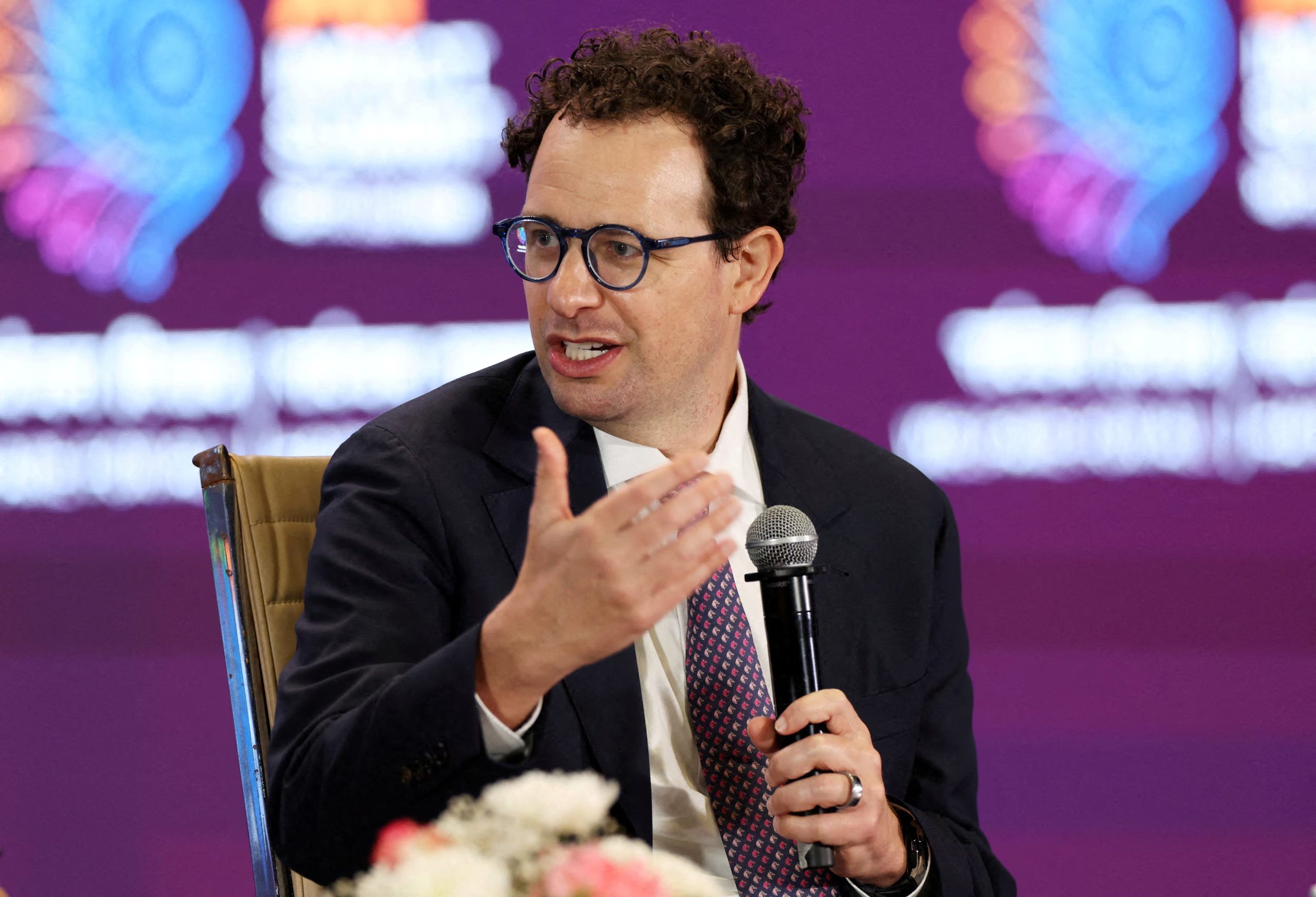 Dario Amodei, director de Anthropic, pidió el pasado sábado ralentizar el ritmo de desarrollo de la inteligencia artificial. (Reuters)