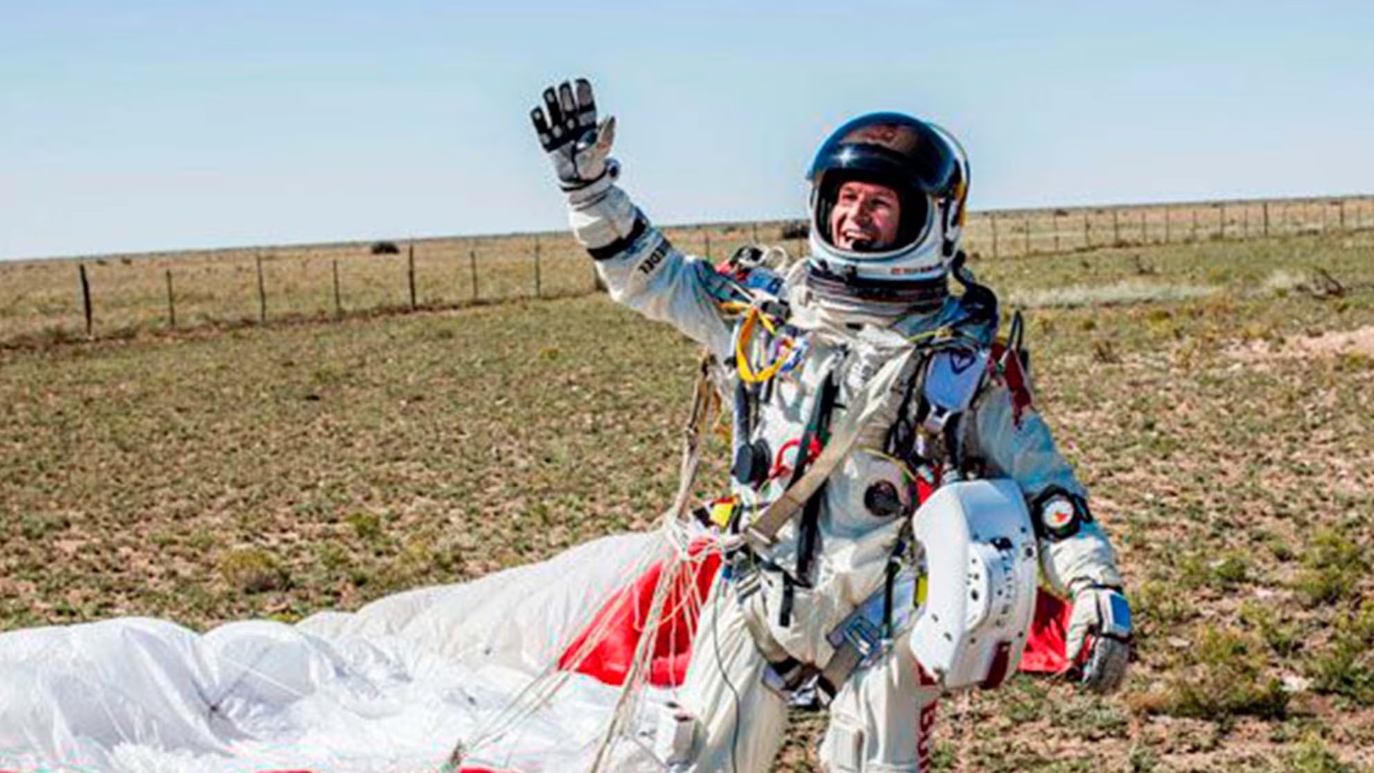 Felix Baumgartner nació en Salzburgo en 1969 y se inició en el paracaidismo dentro del equipo de exhibición del ejército austríaco