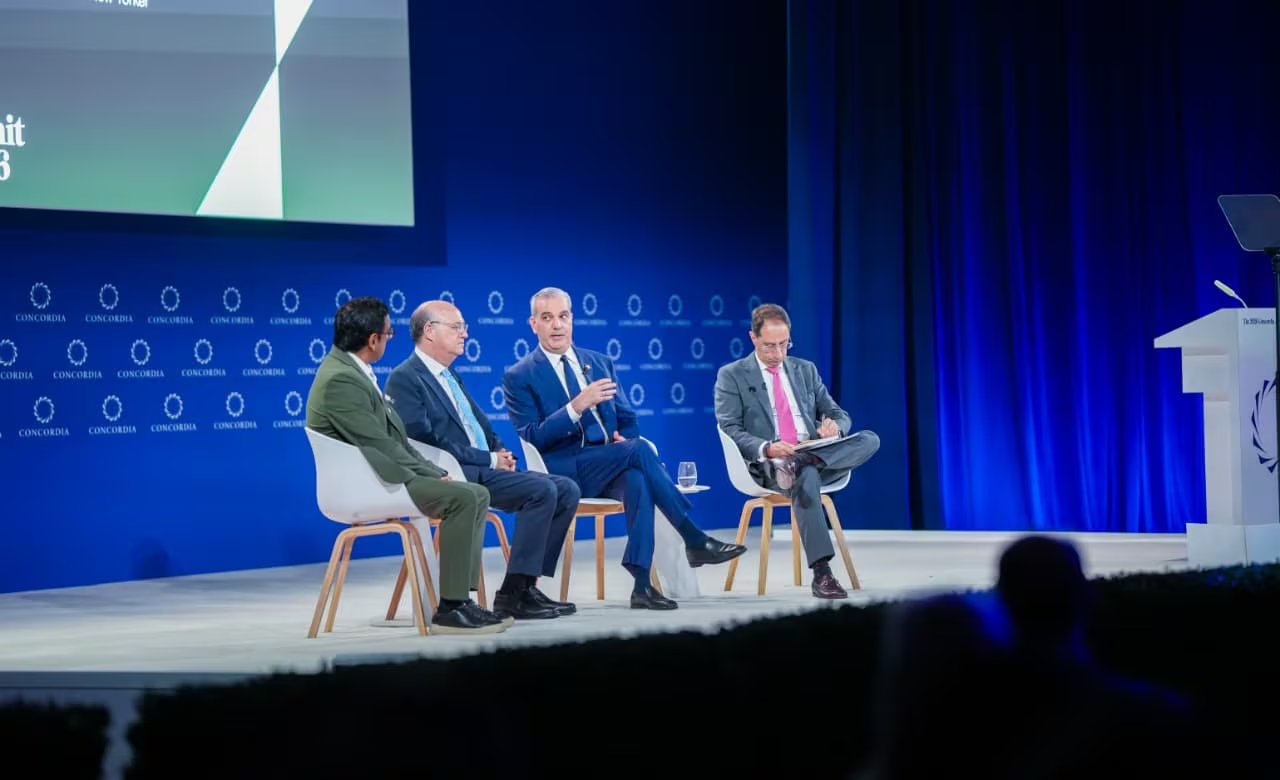 El presidente Luis Abinader informó en Nueva York que el país debe definir sus reservas, desarrollar procesos de refinado y concluir avances tecnológicos antes de iniciar las ventas al exterior (Foto cortesía Presidencia de la República)