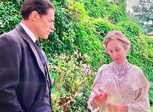 La intérprete recibió un Oscar por su trabajo en Tom & Viv, una de las producciones más destacadas de su filmografía.(IMDb)