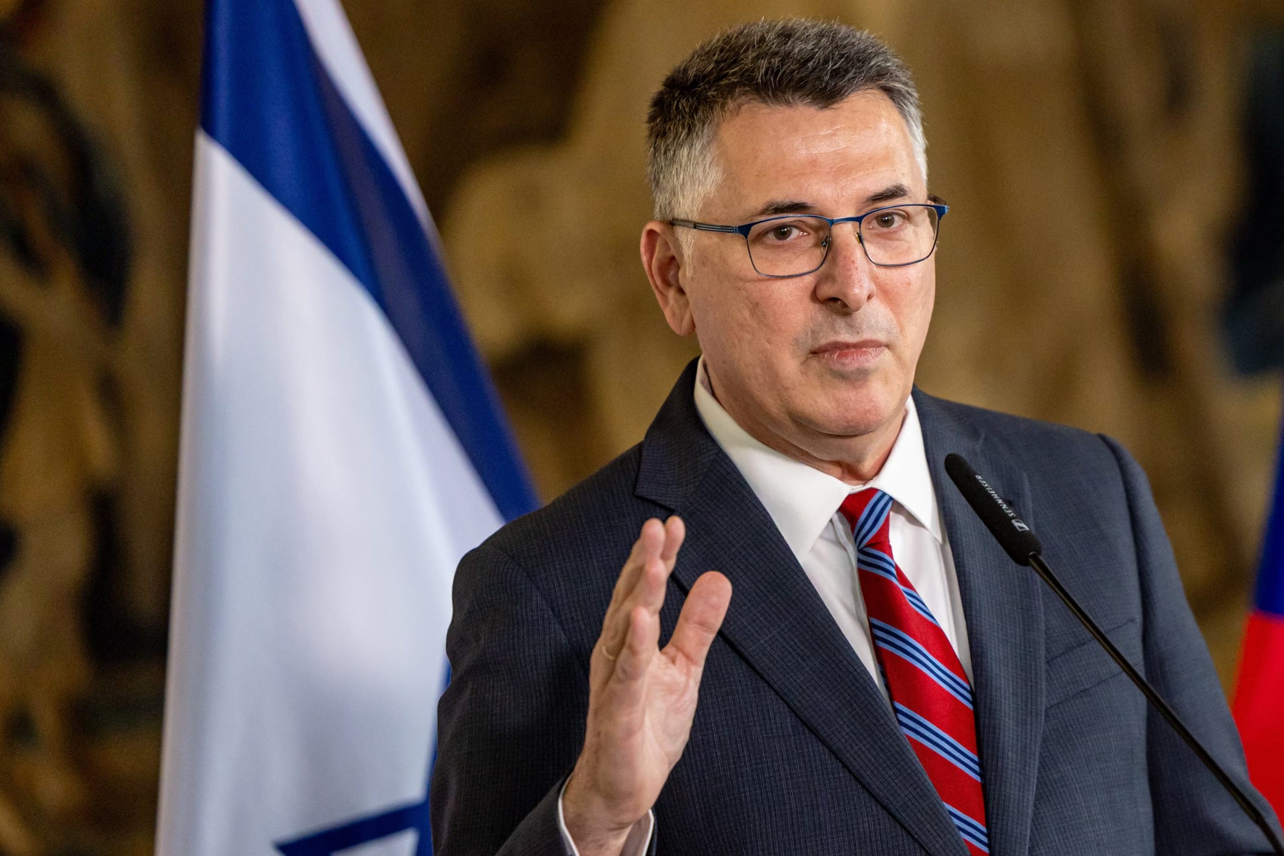 Imagen de archivo del ministro de Exteriores de Israel, Gideon Saar. EFE/EPA/MARTIN DIVISEK
