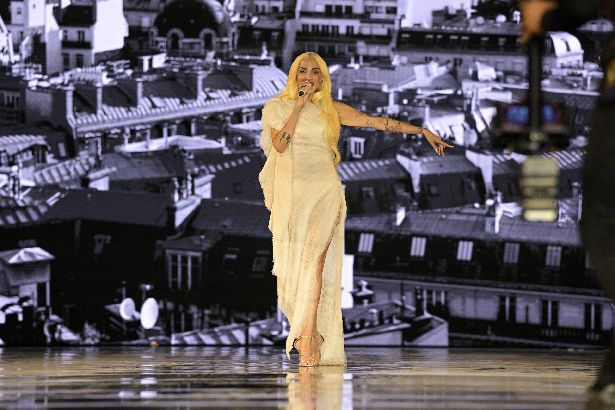 Elena Rose cantó en Le Défilé L'Oréal Paris 