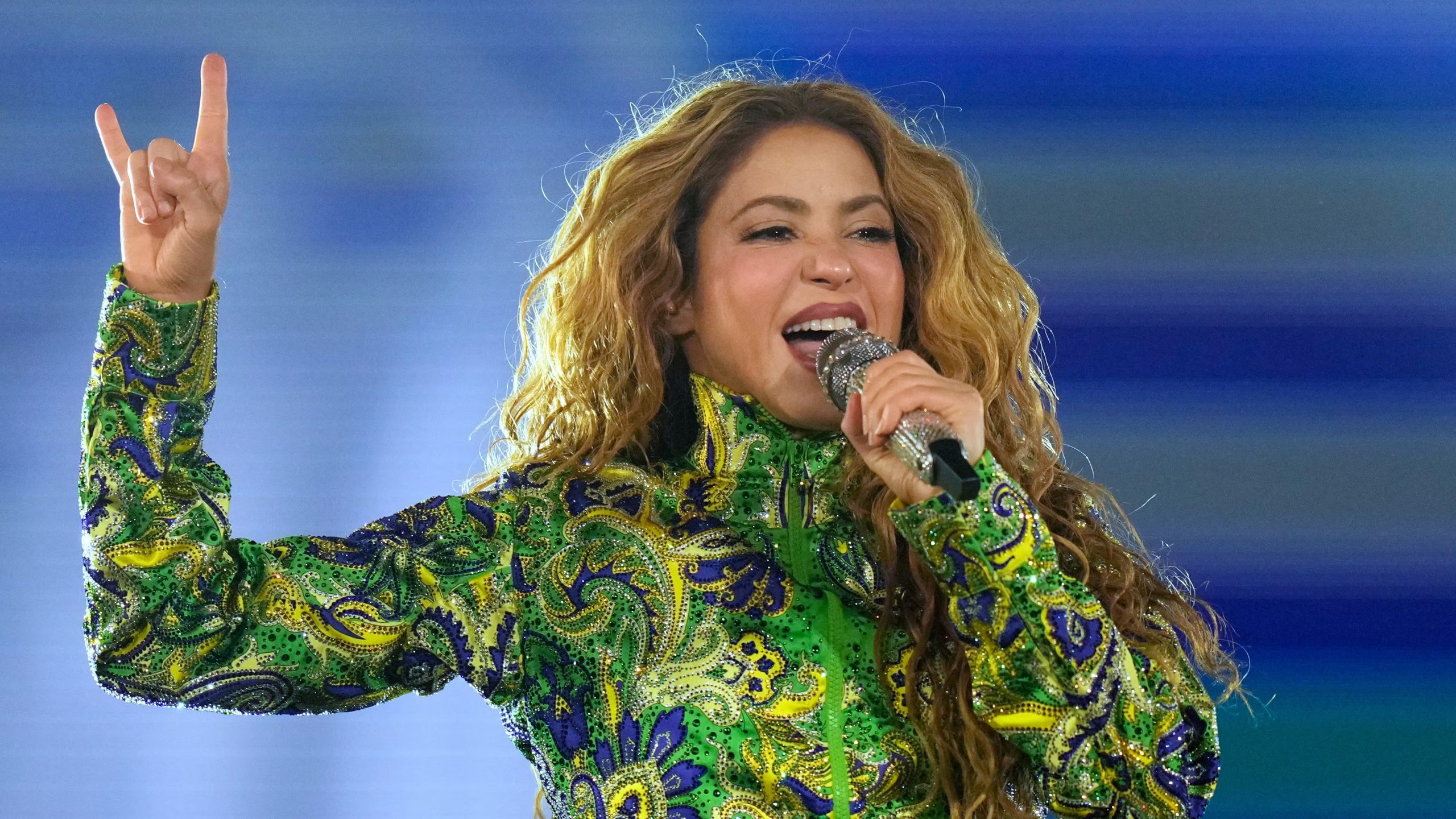 La estrella del pop colombiana Shakira actúa durante su concierto gratuito en la playa de Copacabana en Río de Janeiro, el sábado 2 de mayo de 2026. (Foto AP/Silvia Izquierdo)