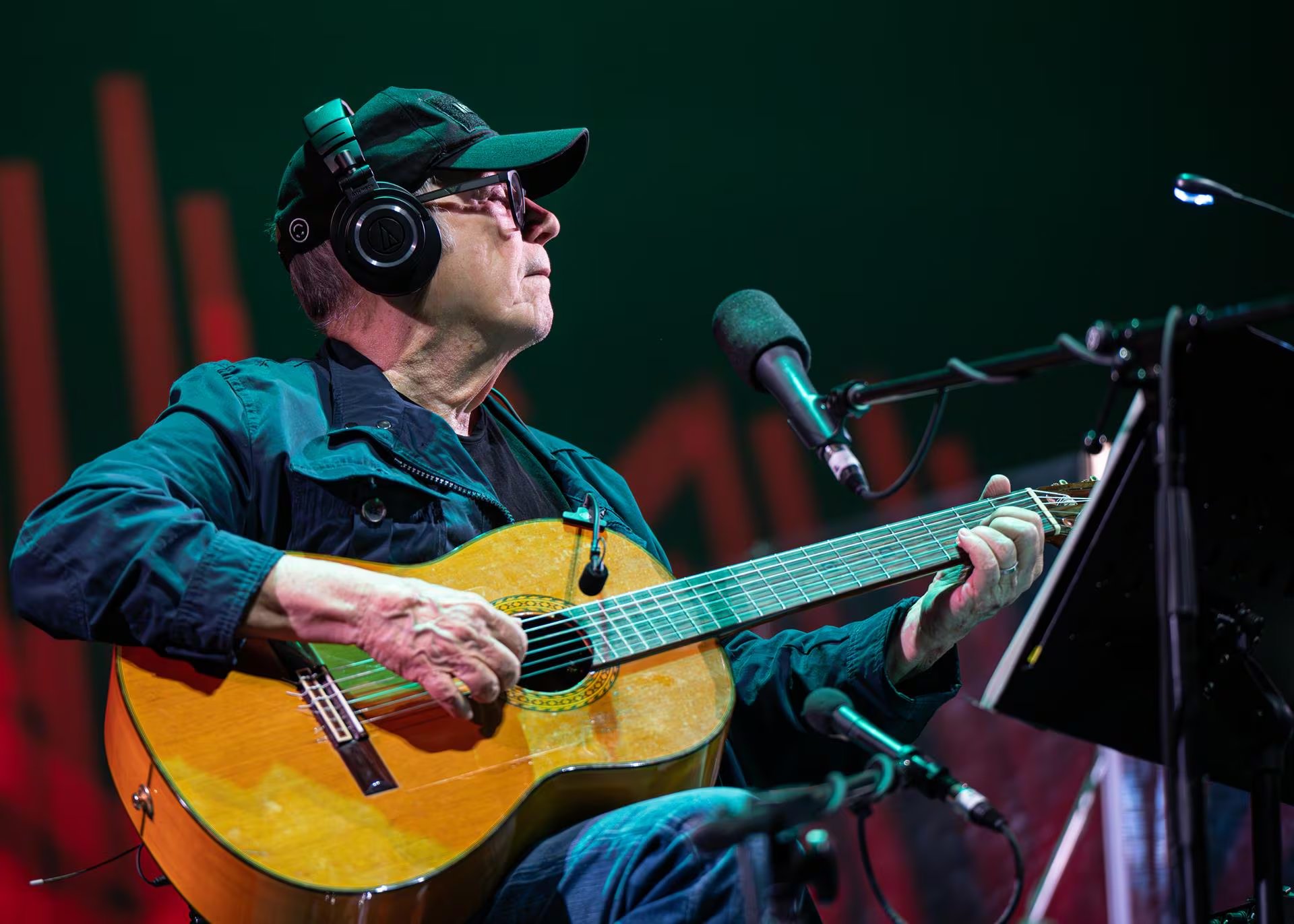 Ese mismo año, el cantautor participó en un homenaje al trovador cubano Ángel Quintero, fallecido en abril de 2024, con el tema “Canción sin pedigrí/Mi gallo pinto”.