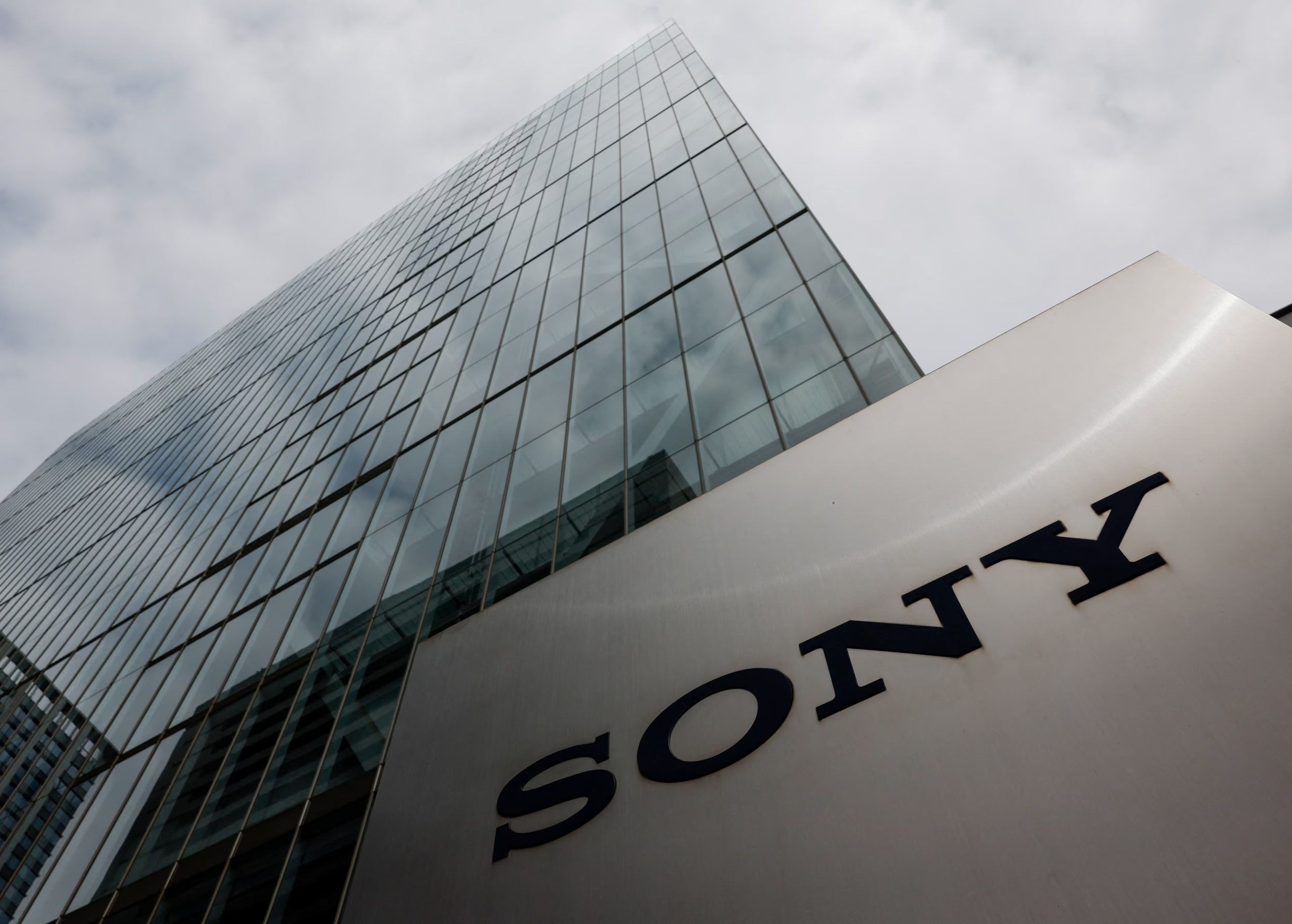 Sony podría estar reconsiderando su plan de eliminar la producción de discos físicos para PlayStation. 

 REUTERS/Manami Yamada
