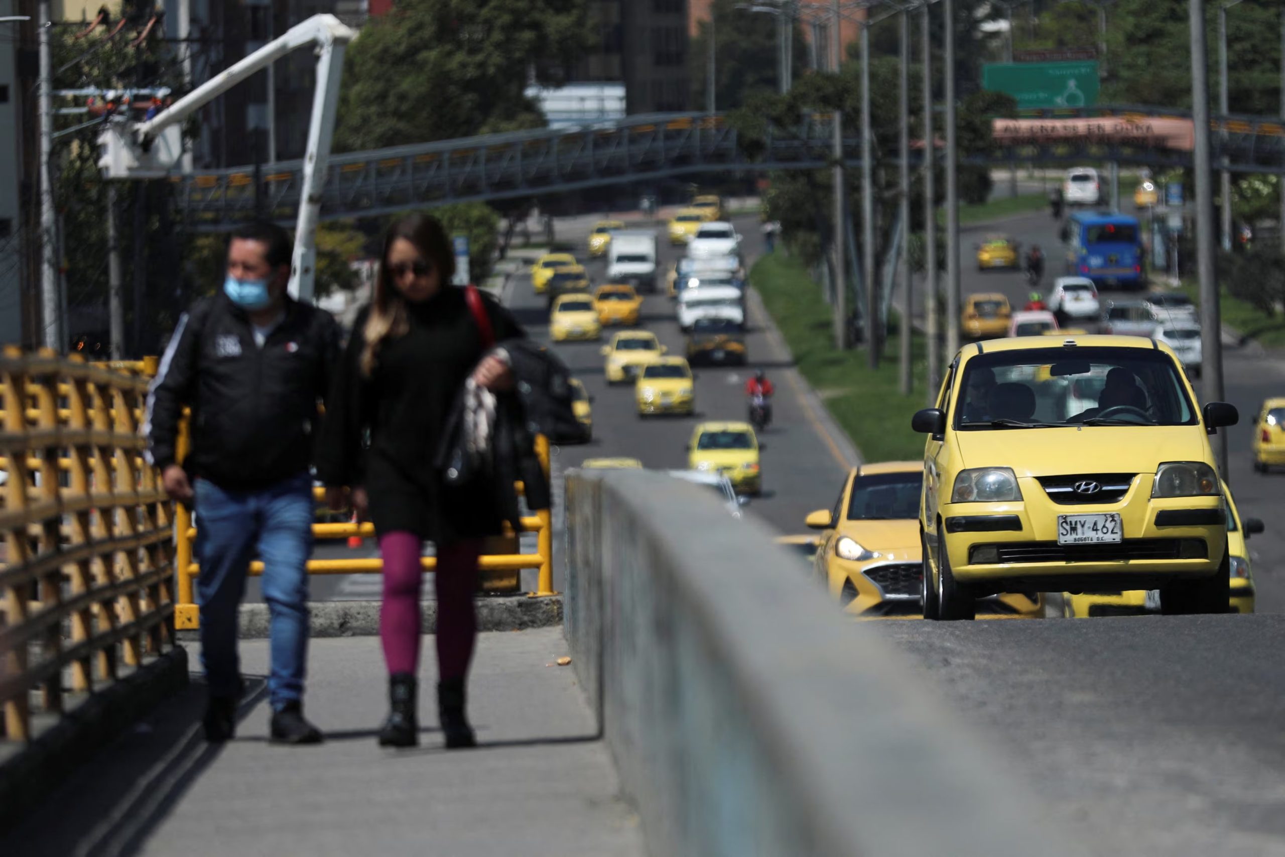 Taxis sin conductor en Colombia: la falta de regulación y los riesgos en las vías frenan su avance - REUTERS/Luisa Gonzalez