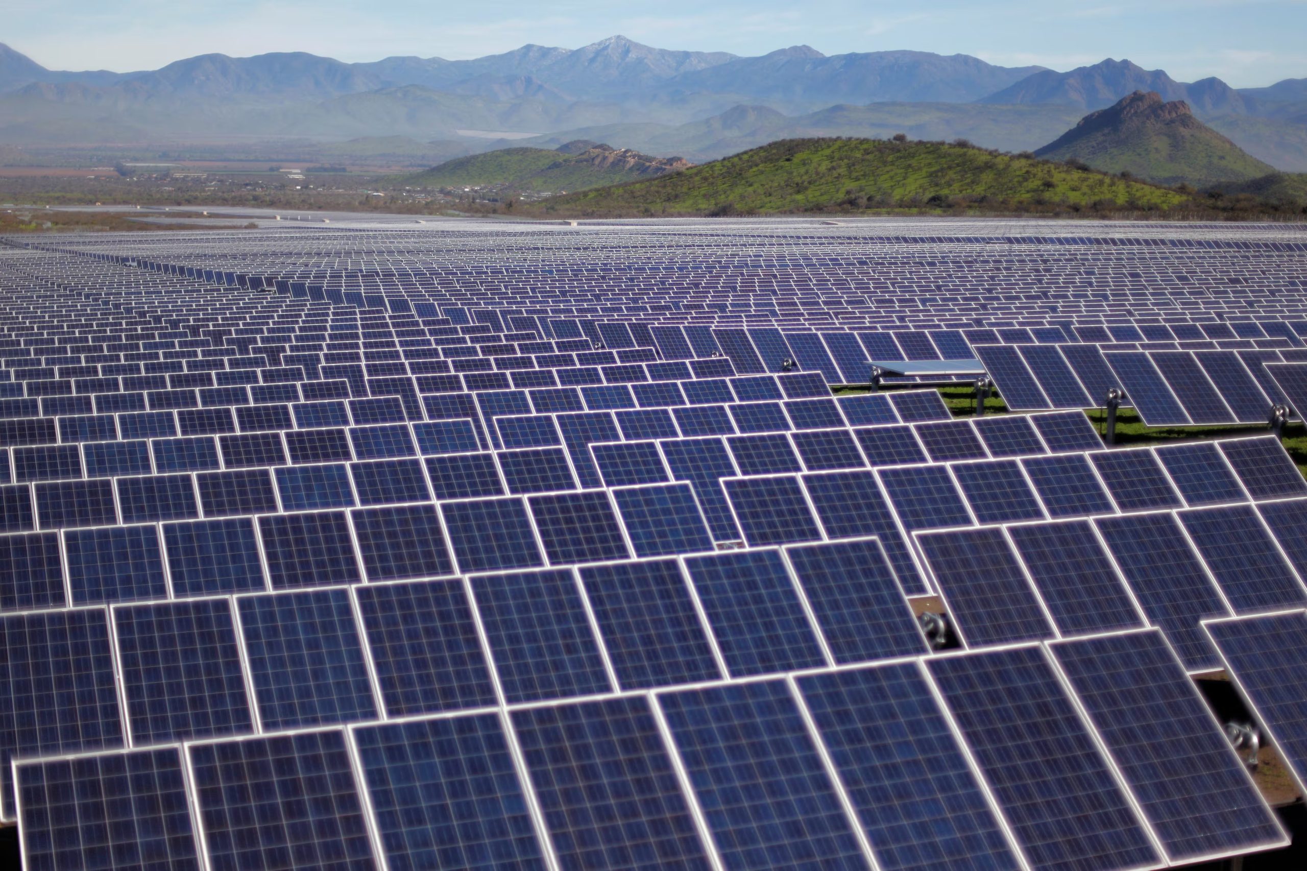 El estudio, publicado en la revista ACS Energy Letters, advierte que aún restan pasos antes de aplicar el hallazgo a paneles solares comerciales. (Reuters)