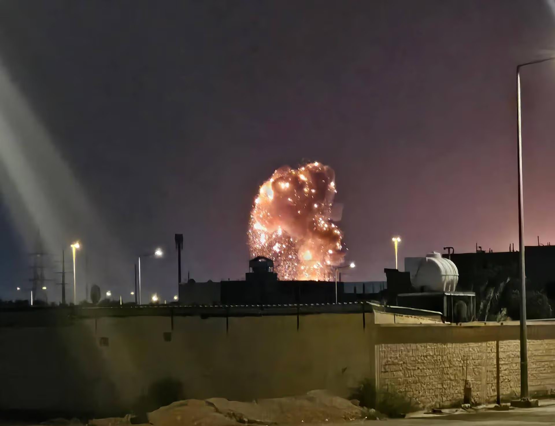 Los ataques hutíes en el mar Rojo y el control sobre Bab al Mandeb aumentaron la presión sobre las exportaciones de petróleo de Arabia Saudí.