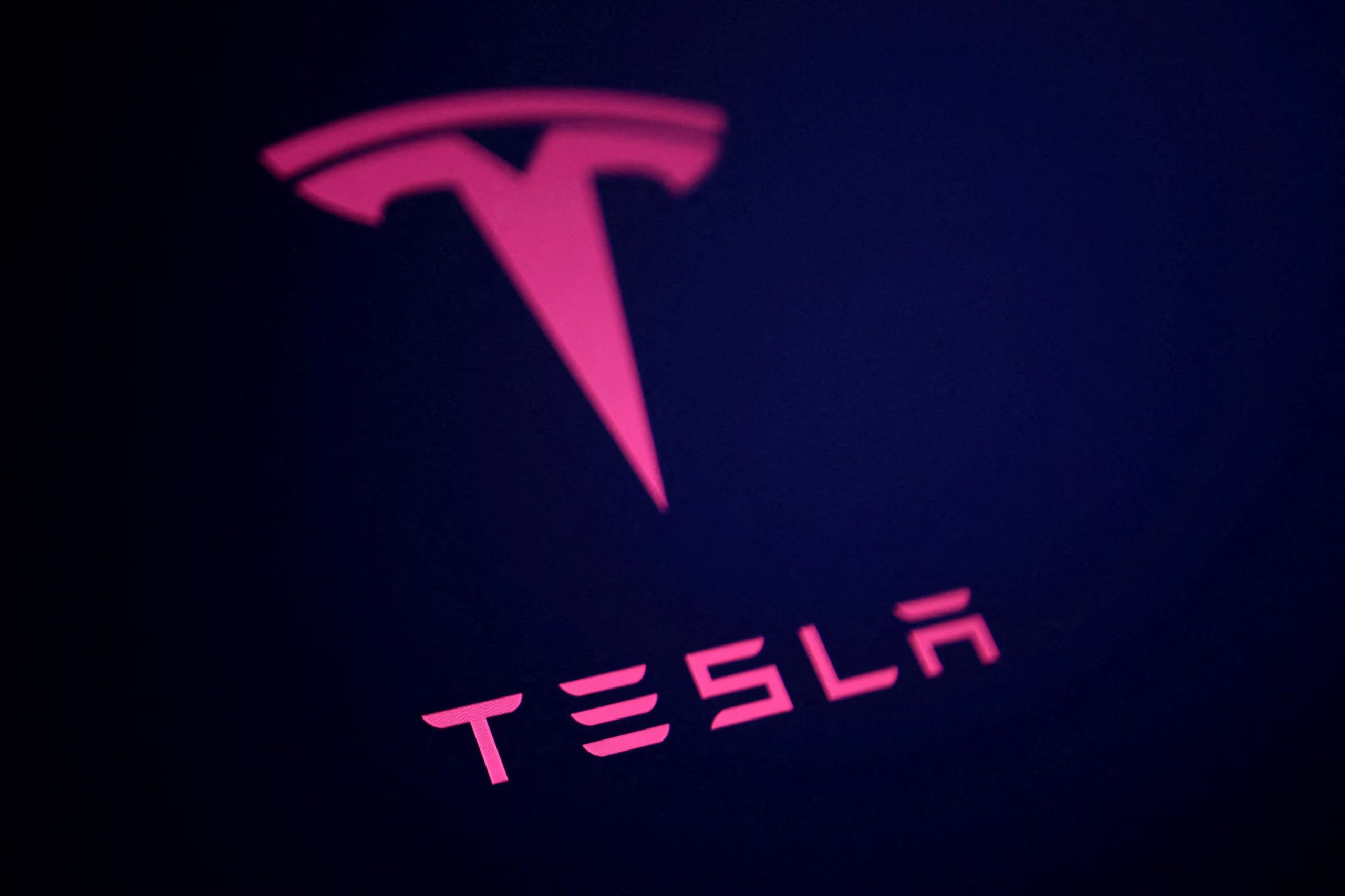 Tesla compite en el segmento de camiones eléctricos con Volvo Group y la startup china Windrose. (Reuters)