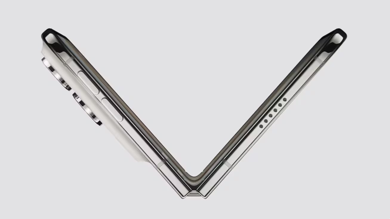 La empresa presentó su primera apuesta plegable con una pantalla desplegable y un diseño de mayor tamaño, junto con nuevas herramientas para fotografía, comunicación, actividad física y productividad - crédito Apple 