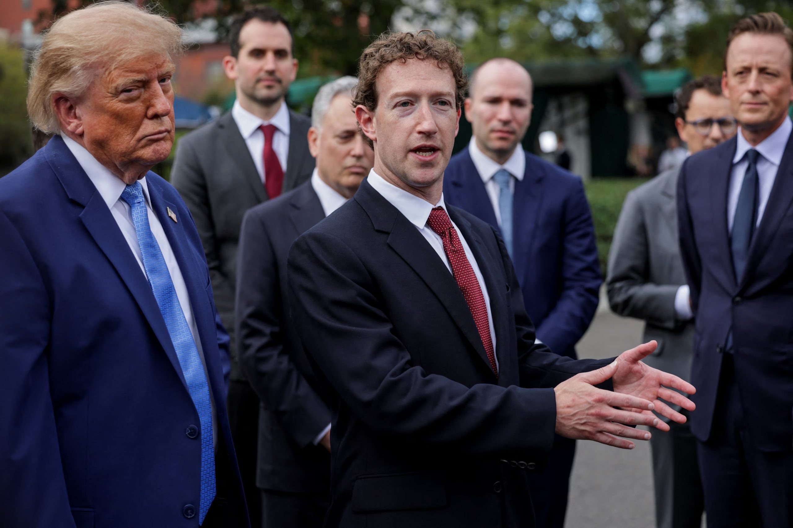 Los representantes de las principales empresas de tecnología firmaron en la Casa Blanca un pacto voluntario de autorregulación del sector. (REUTERS/Jonathan Ernst)