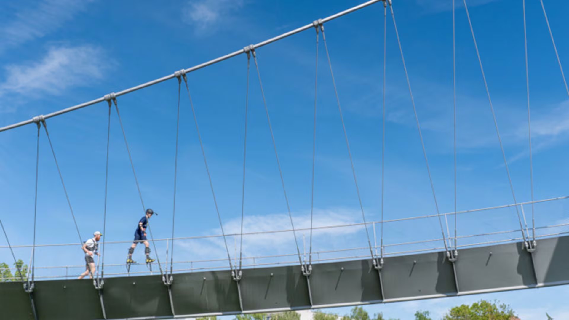 El recorrido presentó complicaciones como la presencia de puentes bajos y el paso de otros competidores (Créditos: Guinness World Records)