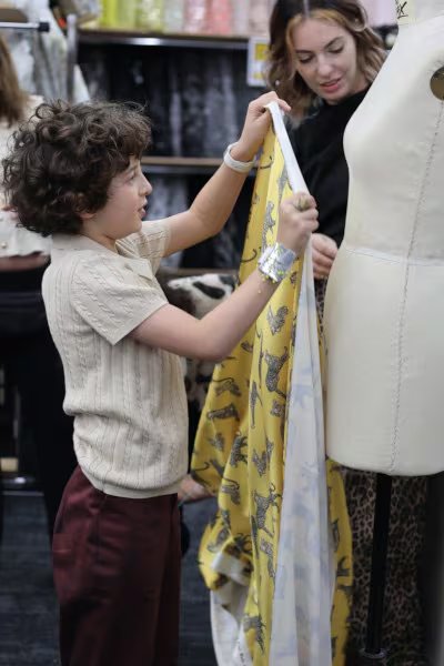 Max Alexander inició su trayectoria en la moda a los cuatro años y a los siete presentó una colección en la Semana de la Moda de Denver.