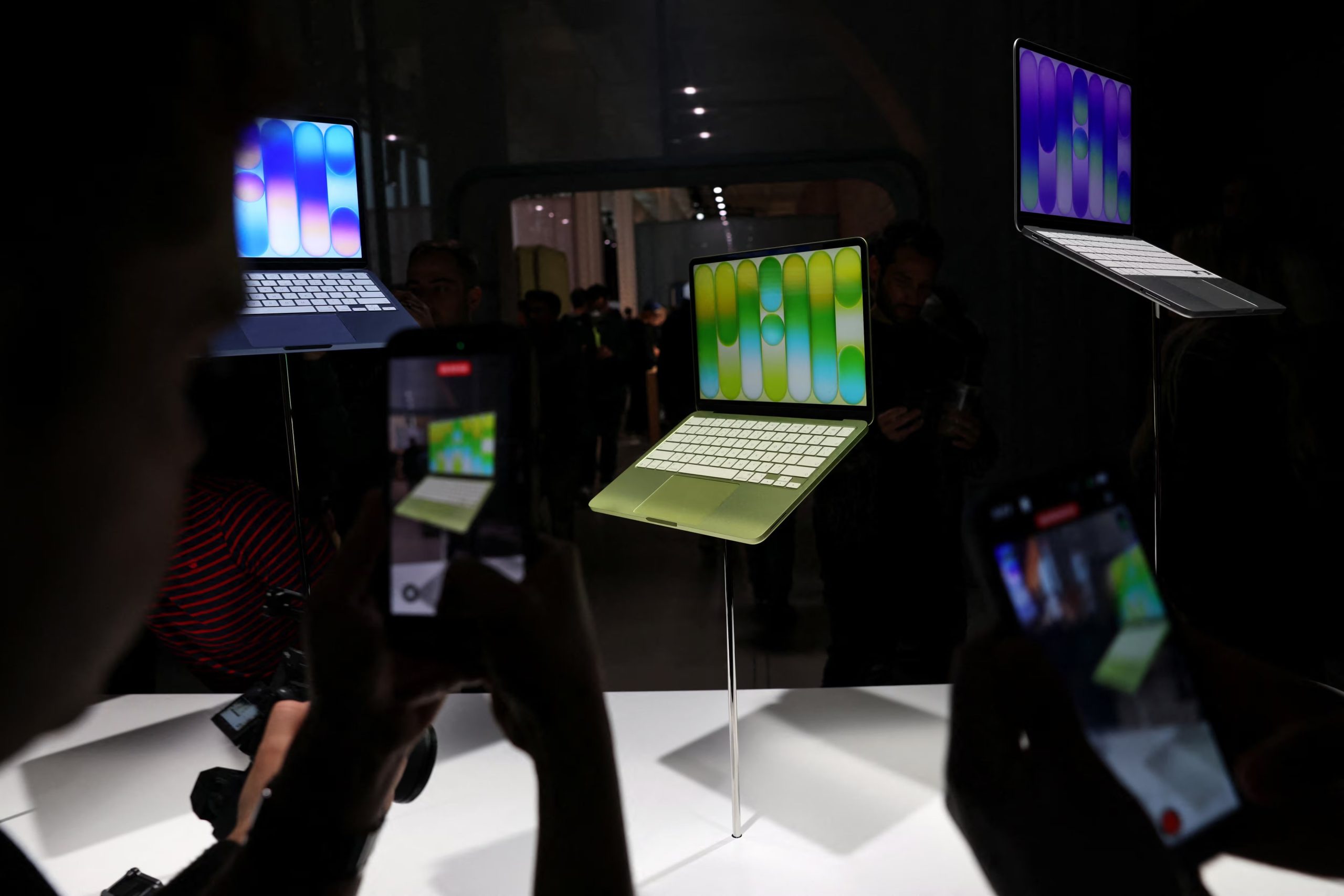 Los ciberdelincuentes imitan páginas de Microsoft y Apple para mostrar números de soporte técnico falsos y exigir pagos a las víctimas. (REUTERS/Shannon Stapleton)