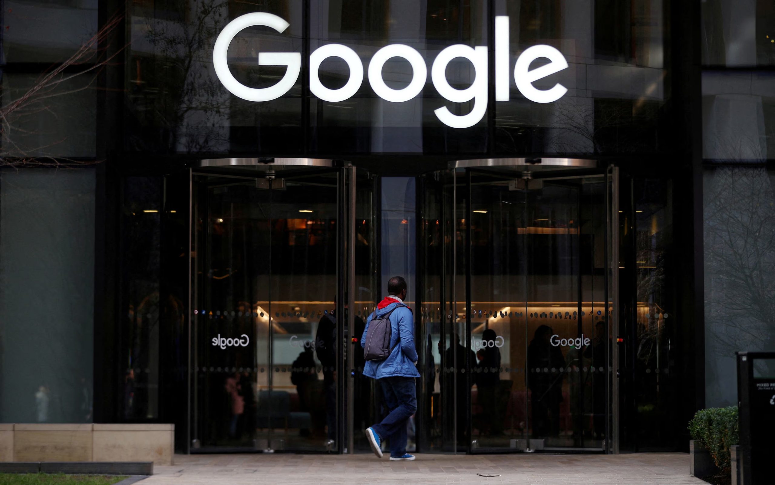 Google declaró tolerancia cero frente a estas estafas e inició investigaciones sobre las cuentas involucradas. (REUTERS/Hannah McKay/File Photo)