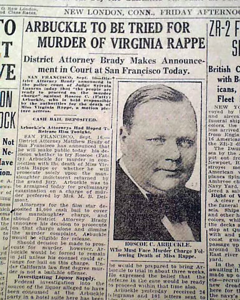 Recorte de septiembre de 1921: la nota detalla el pago de una fianza en efectivo por parte de los abogados del actor y la apertura de una investigación federal sobre el origen del alcohol consumido en la suite del hotel