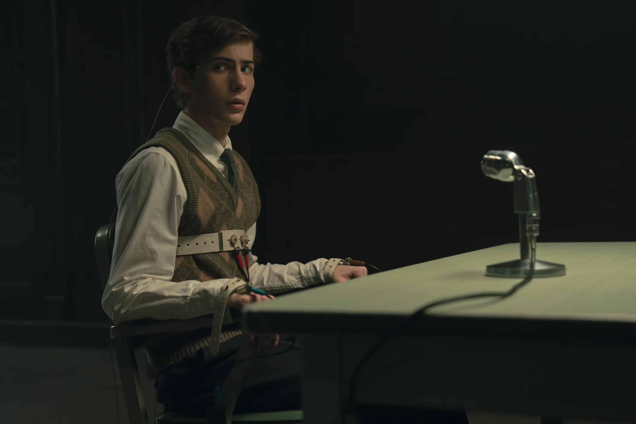 Jacob Tremblay interpreta al joven Ted Kaczynski durante sus años como estudiante de Harvard. (Netflix)