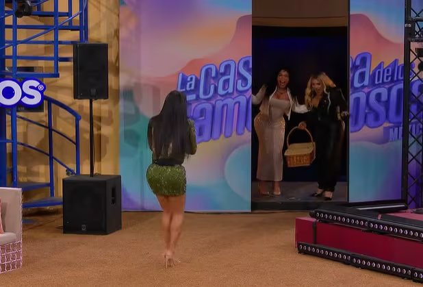 Karina Torres se prepara para la final del reality con la visita de sus amigas más cercanas, con quienes revive el origen de su carrera digital.