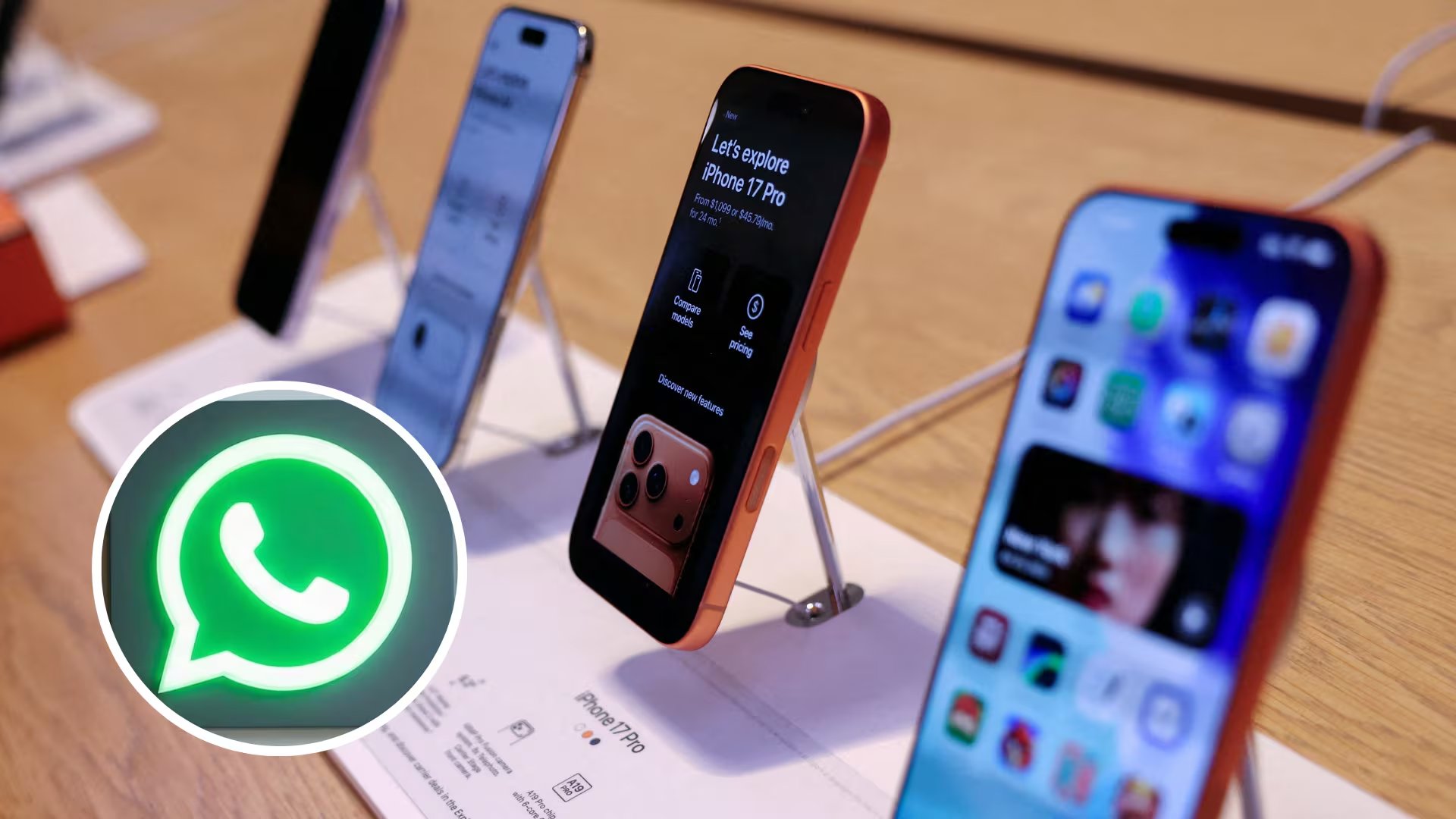 WhatsApp amplía el límite de cuentas múltiples en iOS - (Composición Infobae: REUTERS/Shannon Stapleton / Imagen Ilustrativa)
