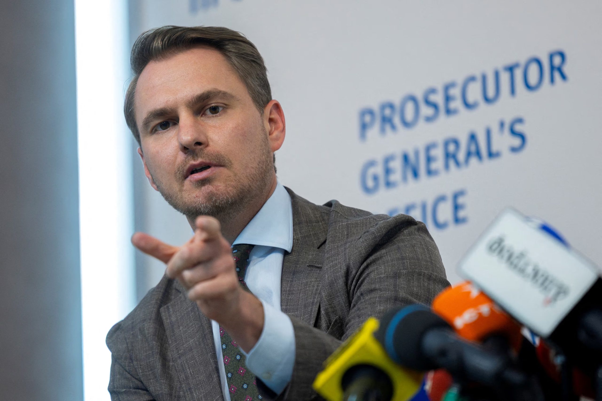 El fiscal general de Ucrania, Ruslan Kravchenko, asiste a una conferencia de prensa en Kiev, Ucrania, el 23 de julio de 2025 (REUTERS/Thomas Peter/Archivo)
