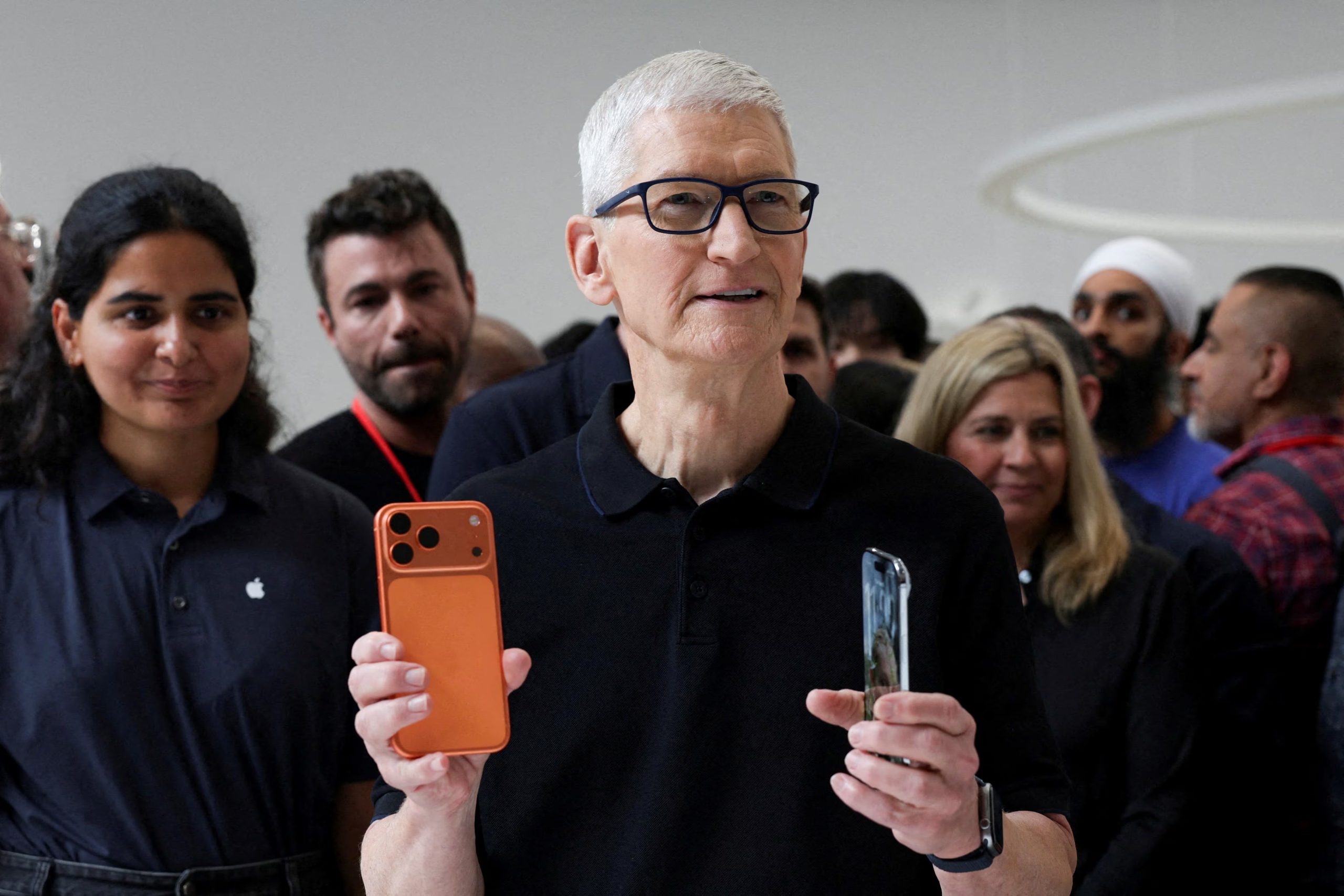 Tim Cook confirmó que los dispositivos de Apple pueden aumentar su valor. REUTERS/Manuel Orbegozo/File Photo