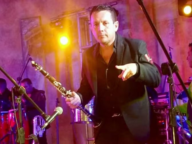 El distanciamiento entre Tano y la dinastía Elizalde aumentó cuando el músico confirmó su relación sentimental con Gabriela Sabag, la única esposa legítima de Valentín.
(Foto: Instagram@guasavenaoficial)