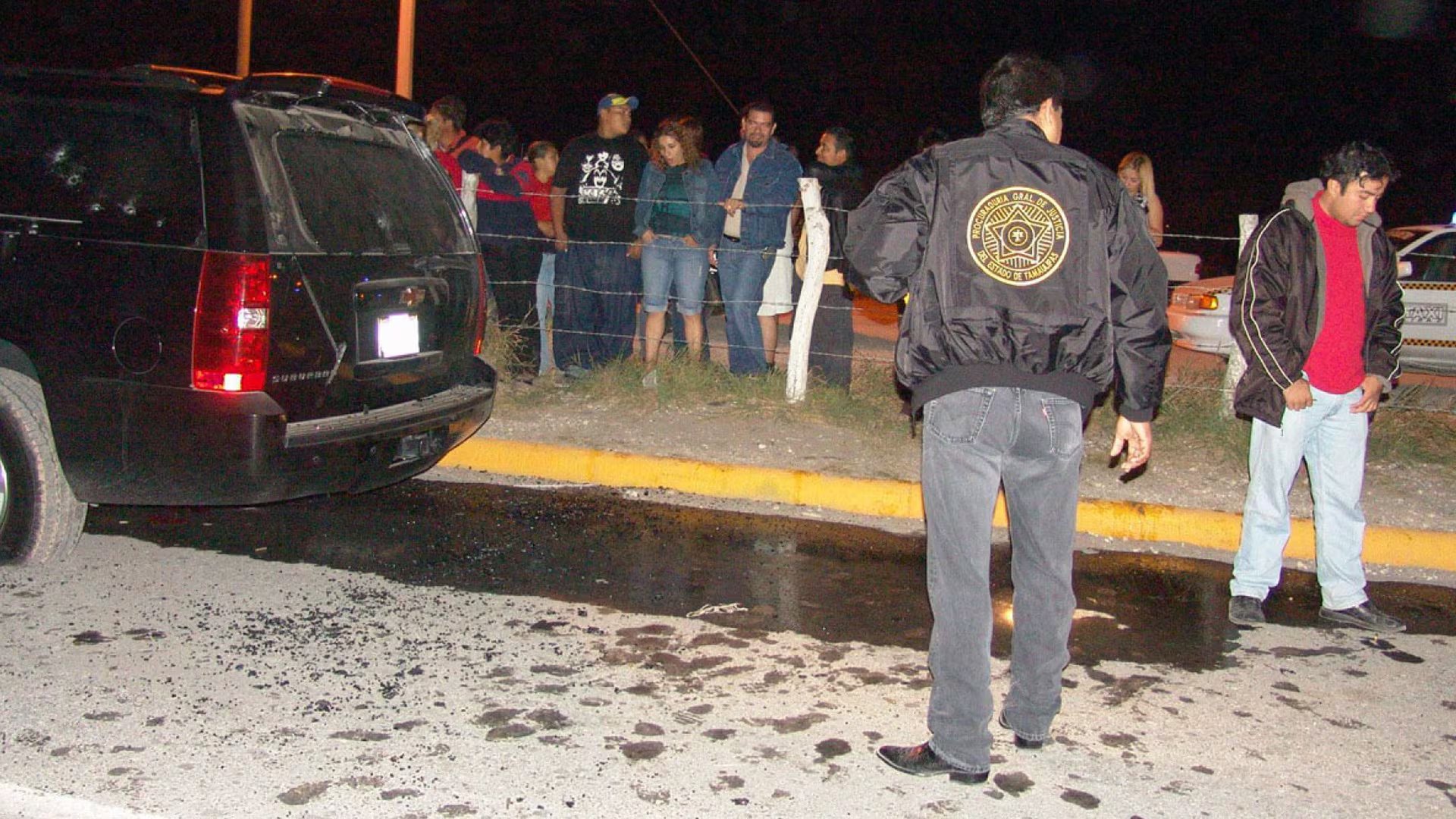 La agresión armada contra el vehículo del cantante dejó tres personas muertas al salir del Palenque de la Expo-Feria; solo su primo Fausto “Tano” Elizalde sobrevivió.
Foto: Cuartoscuro