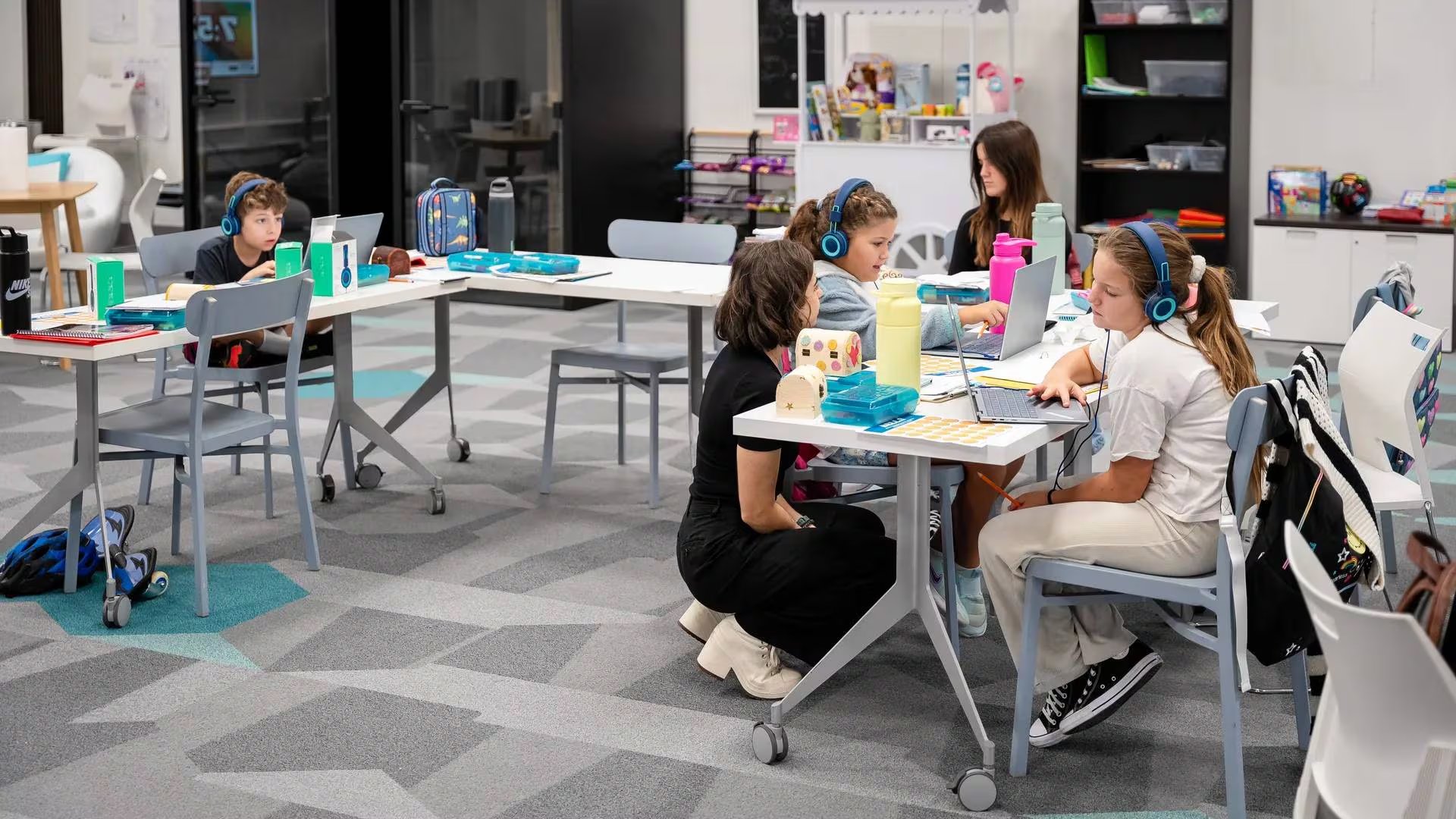 Investigaciones periodísticas cuestionaron las afirmaciones de Alpha School sobre el desarrollo independiente de su plataforma tecnológica. (Alpha Schools)