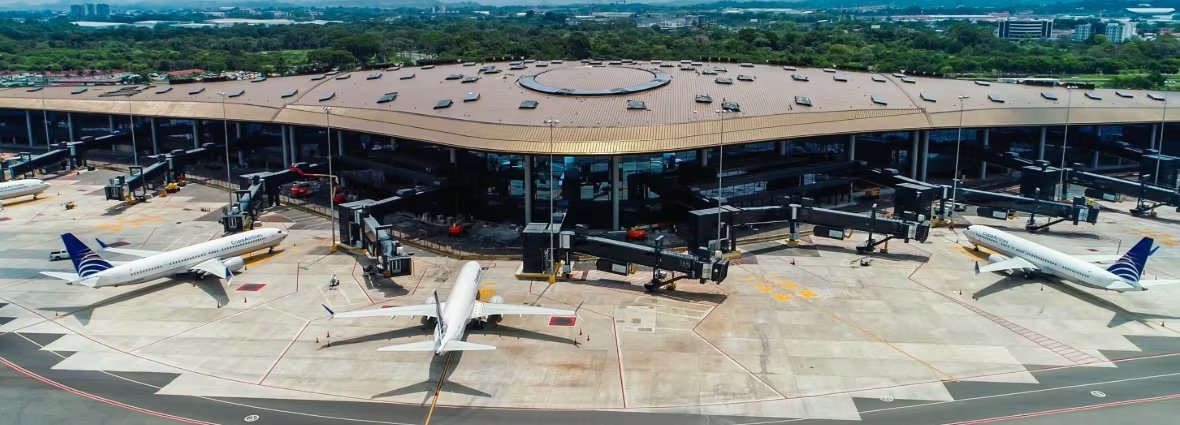 Las autoridades aeroportuarias de Panamá mantienen la posibilidad de suspender temporalmente los vuelos para realizar inspecciones cuando las réplicas requieren nuevas verificaciones de seguridad. Cortesía
