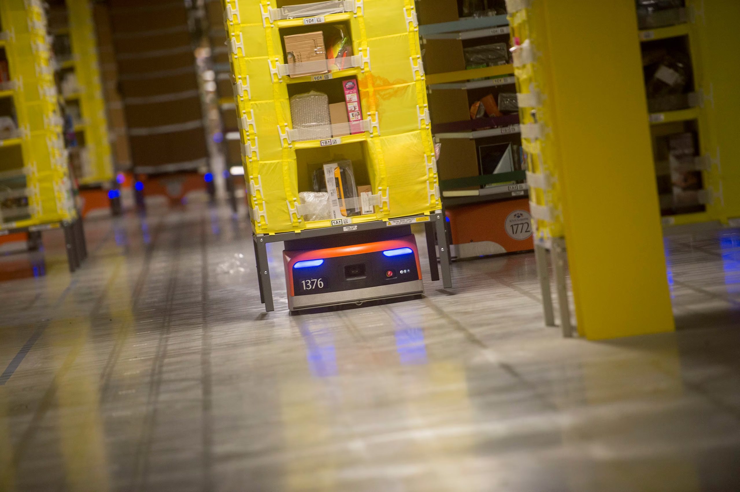 La compra de Kiva Systems en 2012 dio origen a Amazon Robotics y al desarrollo de modelos como Proteo, Hércules y Titán. (REUTERS/Noah Berger)
