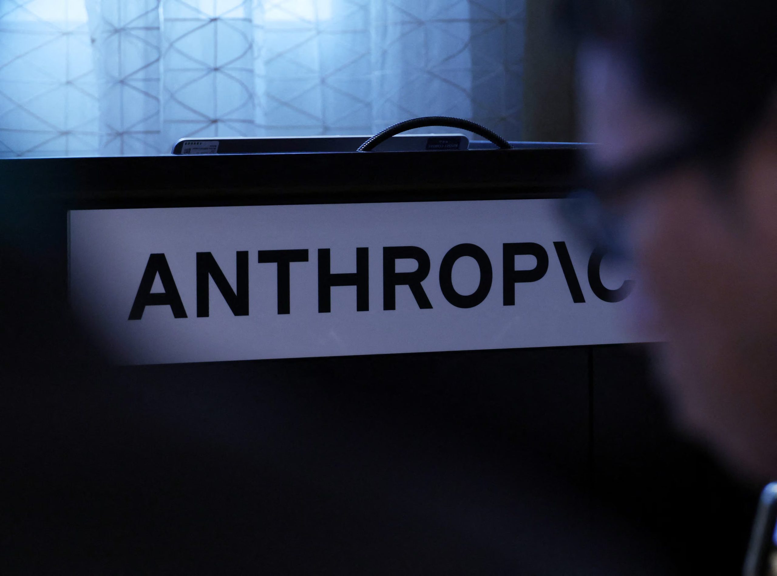 Anthropic también mantiene un programa de igualación de donaciones de capital en el que participa aproximadamente la mitad de su plantilla.

 REUTERS/Kim Kyung-Hoon