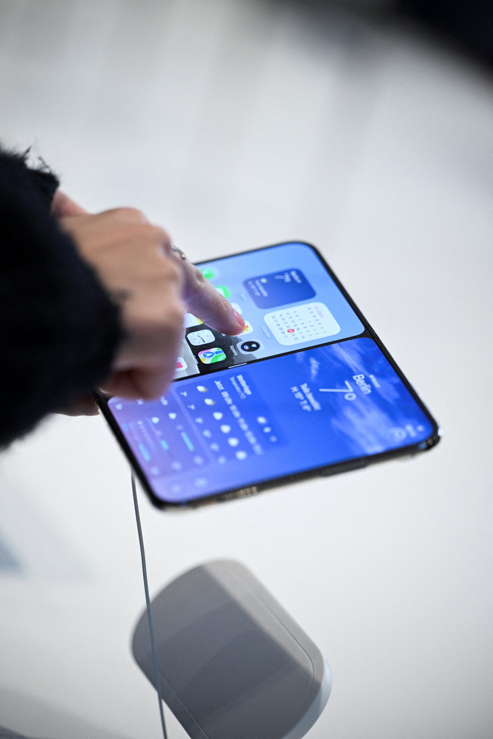 Las aplicaciones de iOS deberán ser adaptados al iPhone Duo. REUTERS/Annegret Hilse